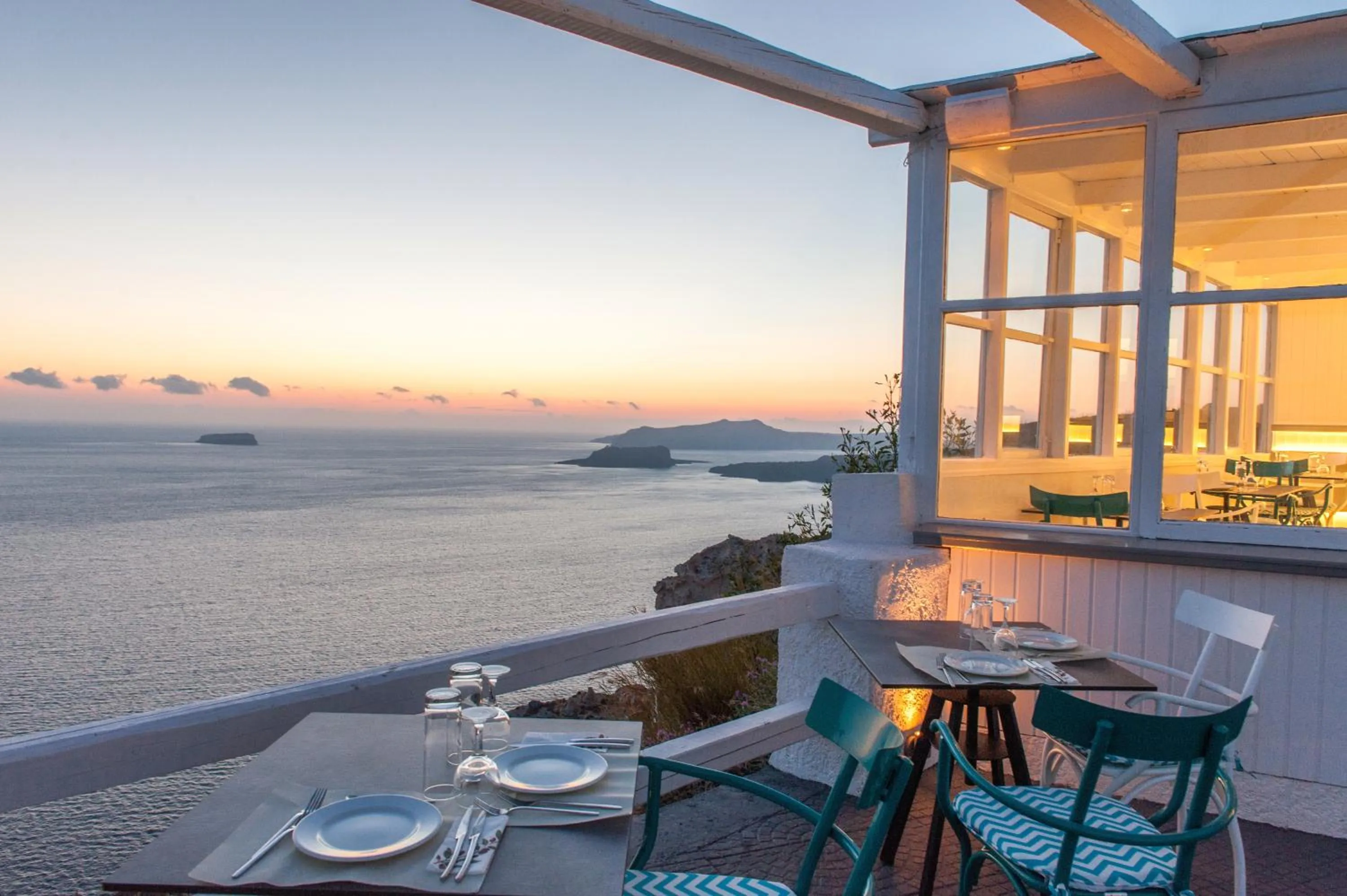 Restaurant/places to eat in Artemis Suites