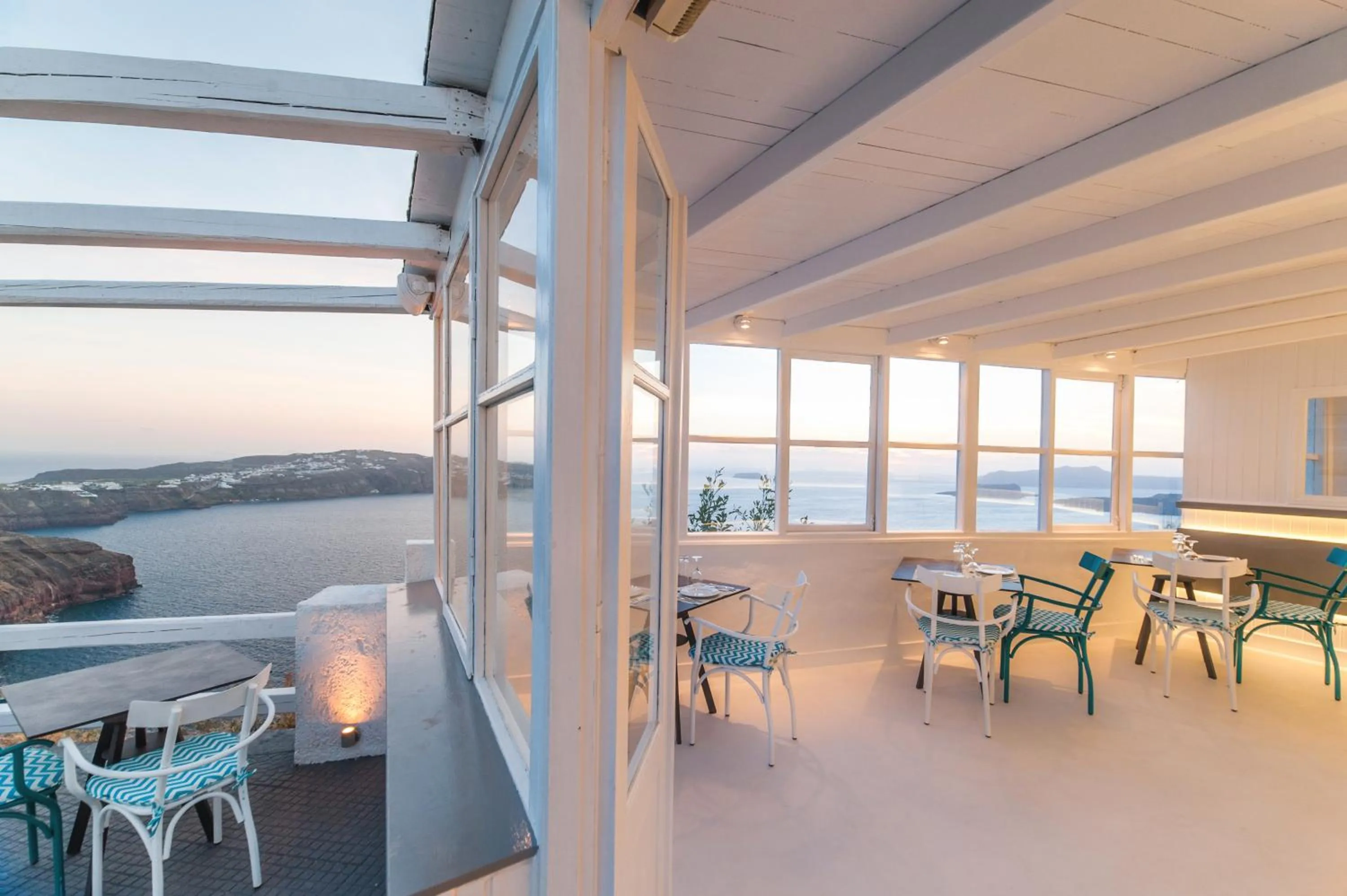 Restaurant/places to eat in Artemis Suites