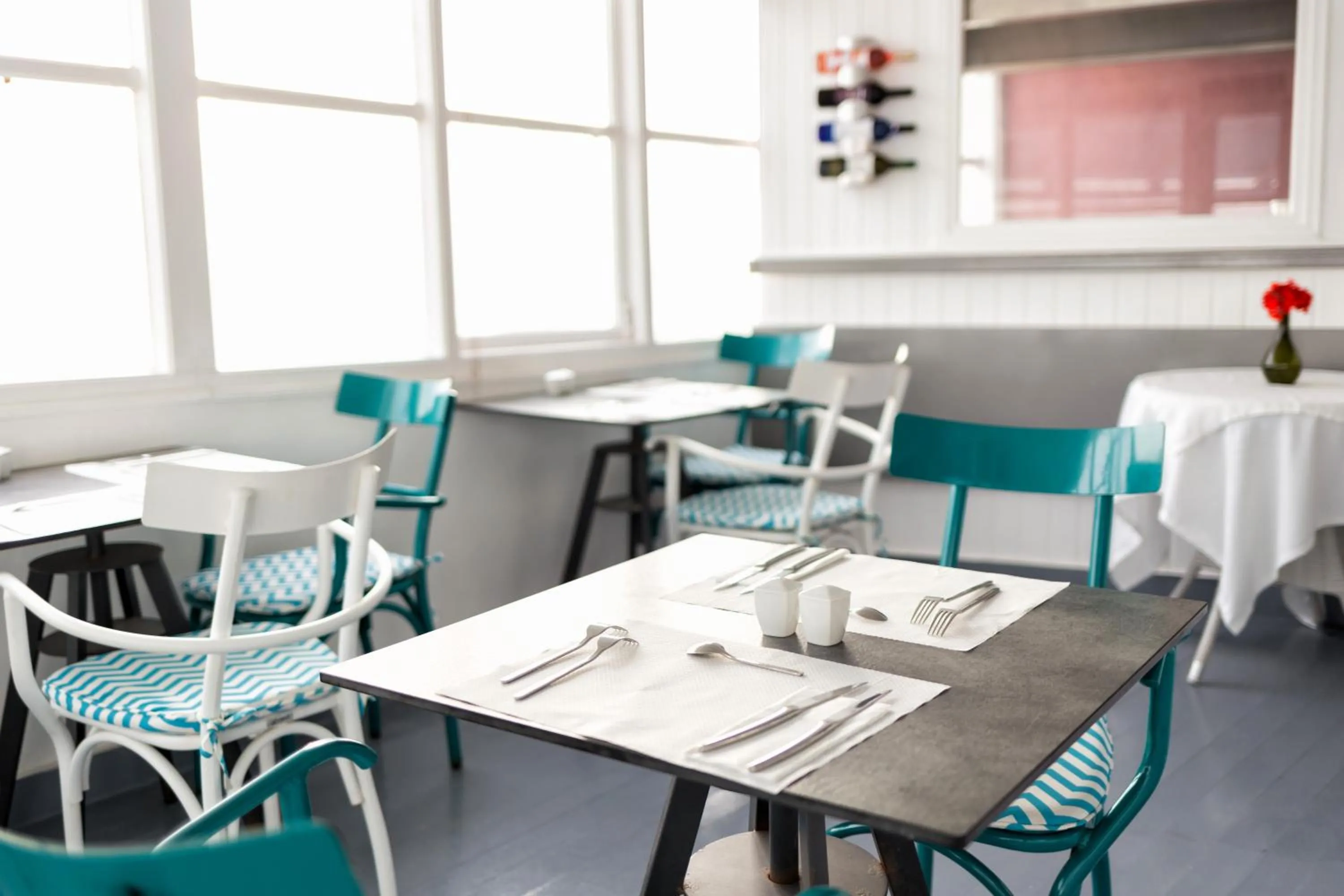 Restaurant/places to eat in Artemis Suites