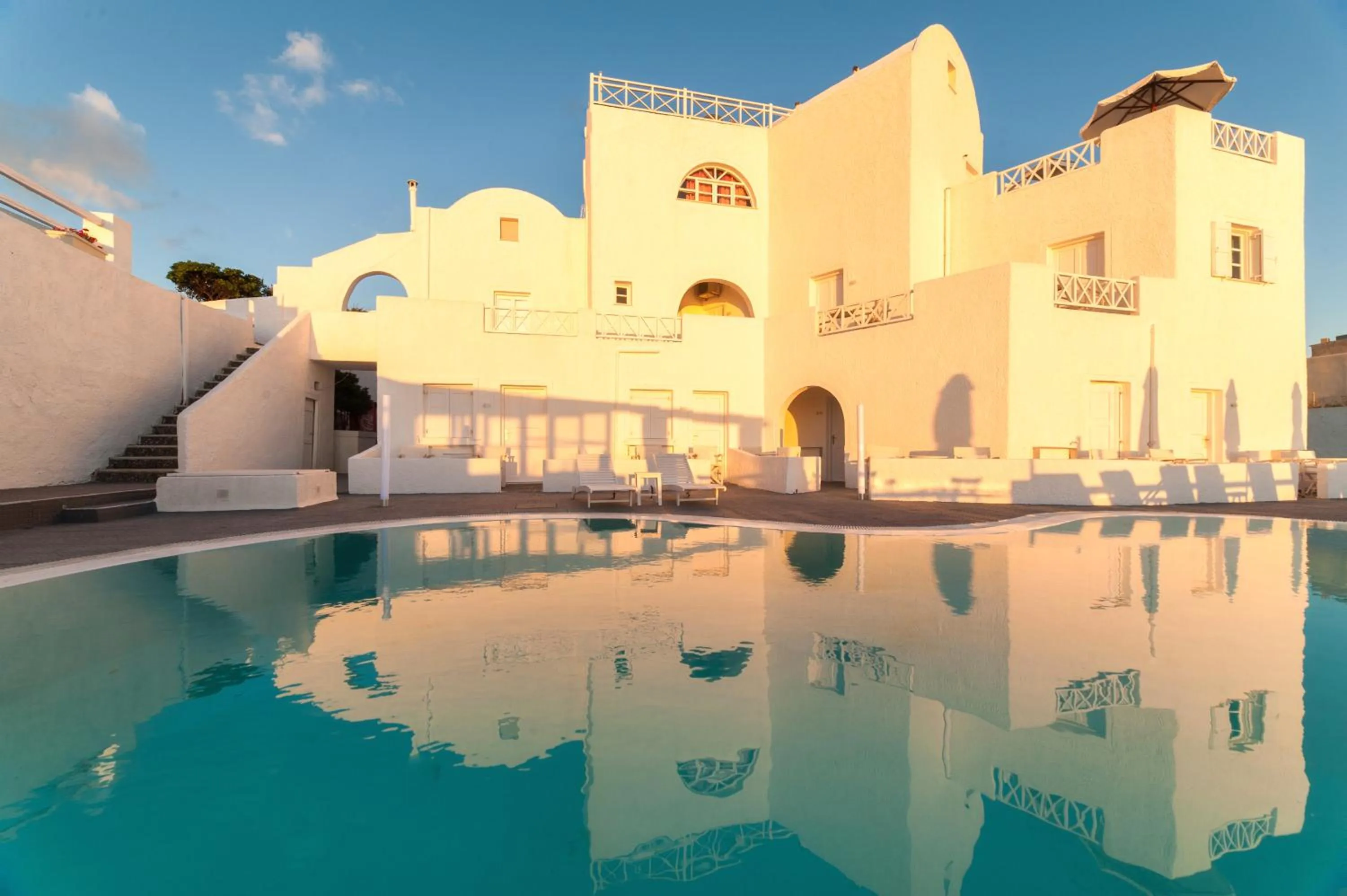 Facade/entrance in Artemis Suites