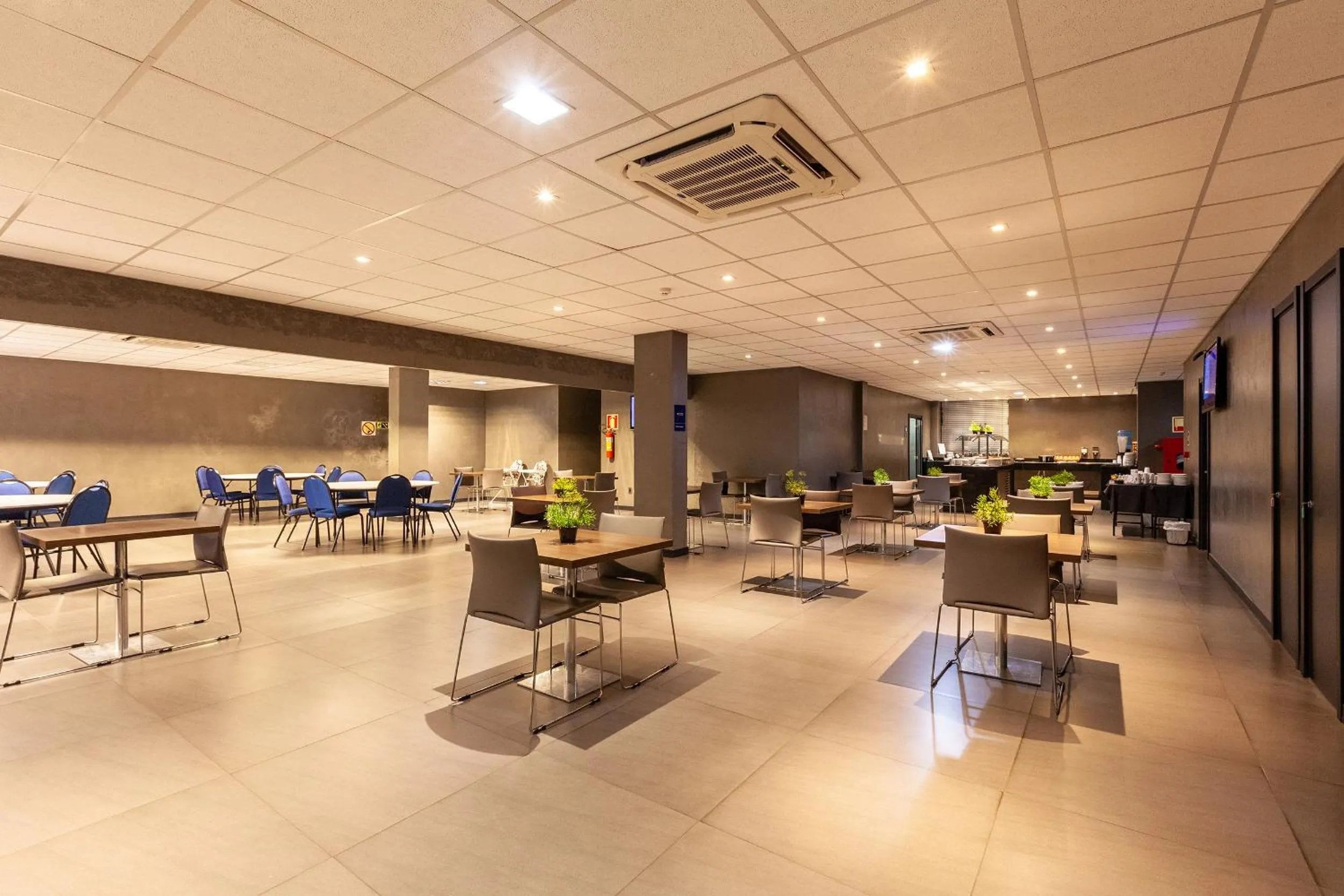 Restaurant/places to eat in Tri Hotel Executive Lajeado