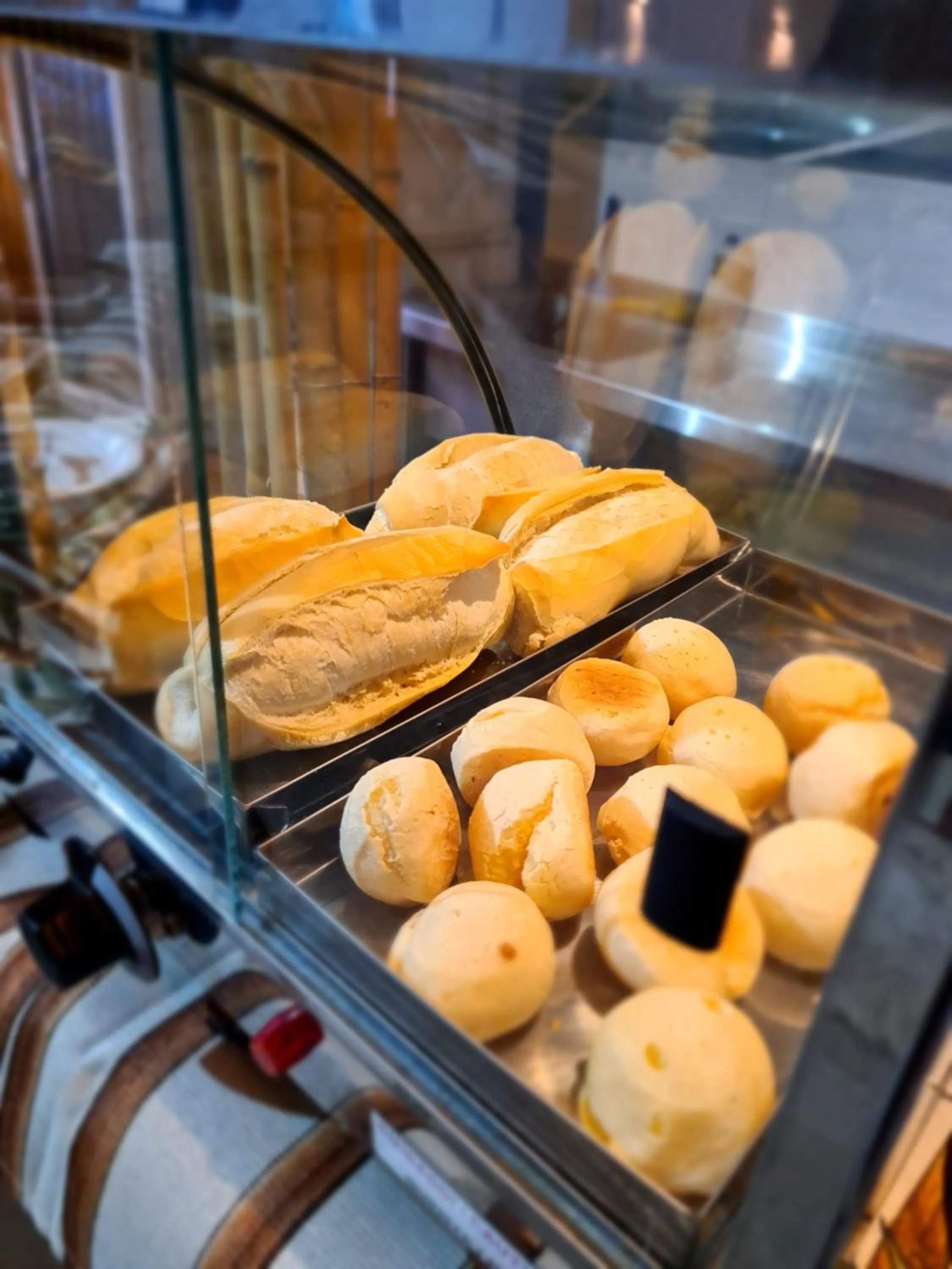 Buffet breakfast in Icaraí Suítes