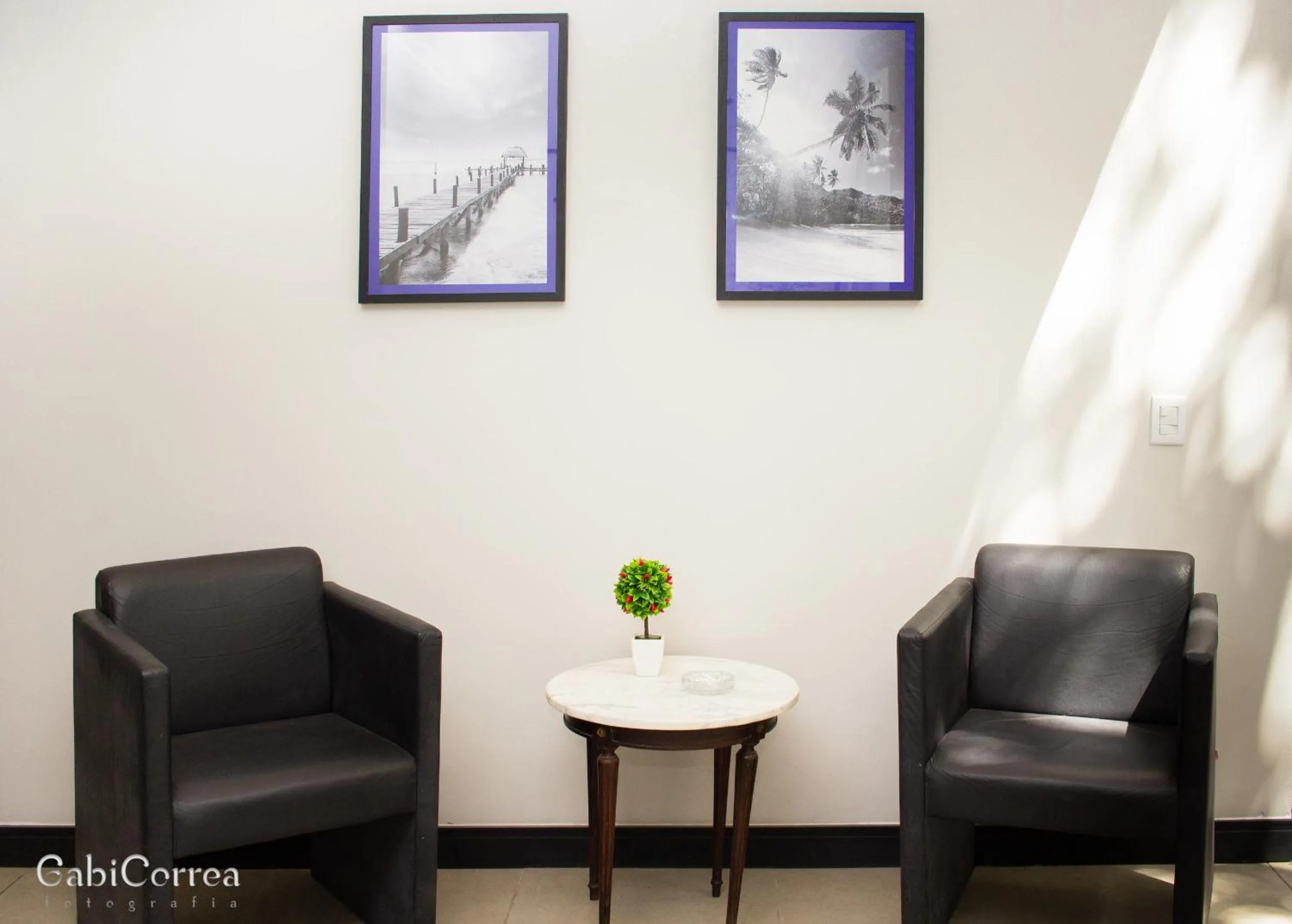 Seating area in Icaraí Suítes