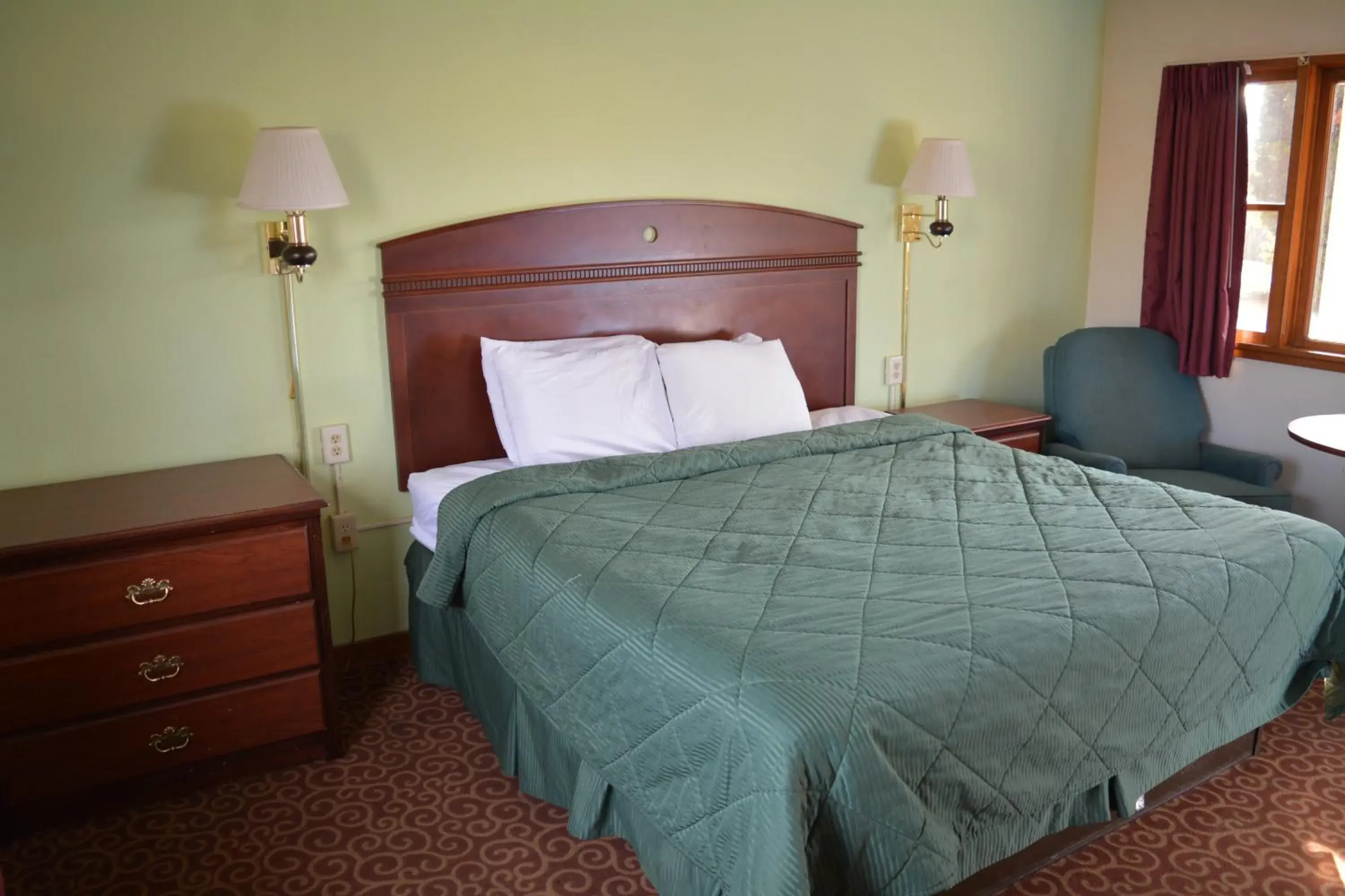 King Room in WYE Motor Lodge Duncansville - Altoona King Room in WYE Motor Lodge Duncansville - Altoona