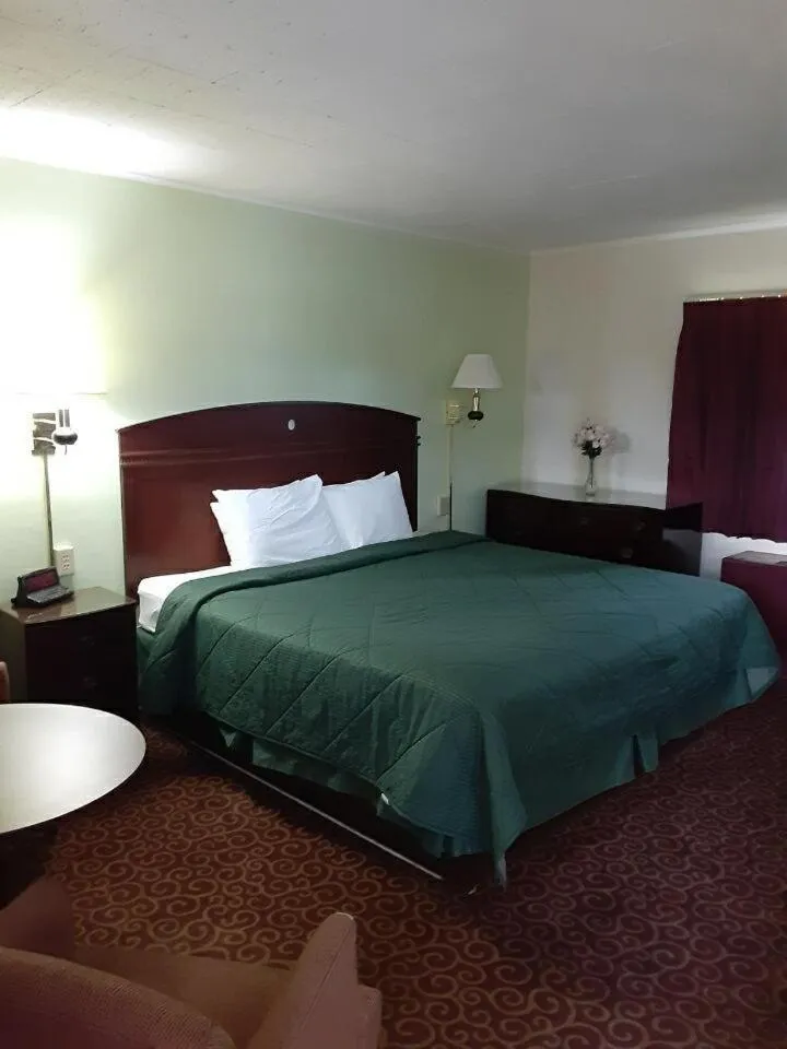 Bed in WYE Motor Lodge Duncansville - Altoona