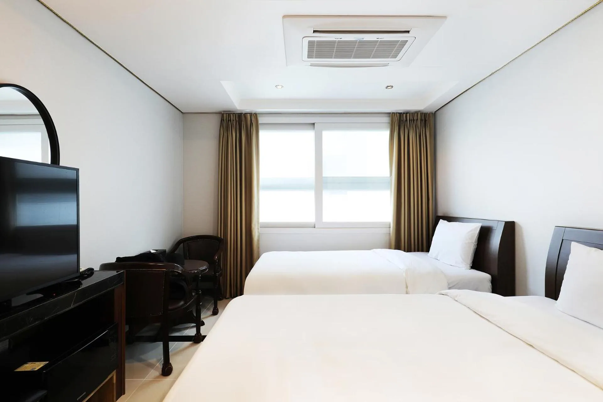 Bed in Intercity Seoul Hotel