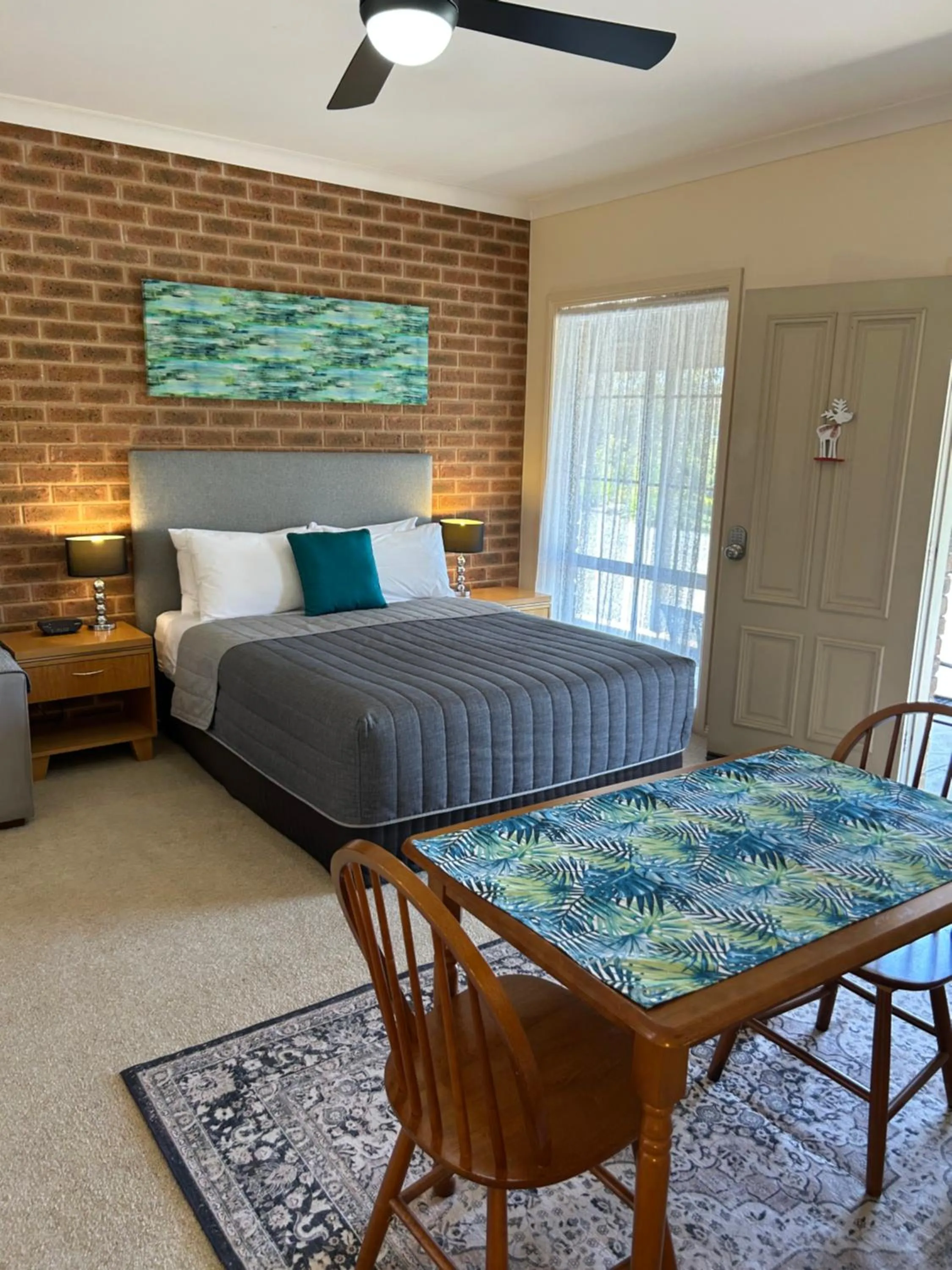 Bedroom, Bed in Motel Views Yackandandah