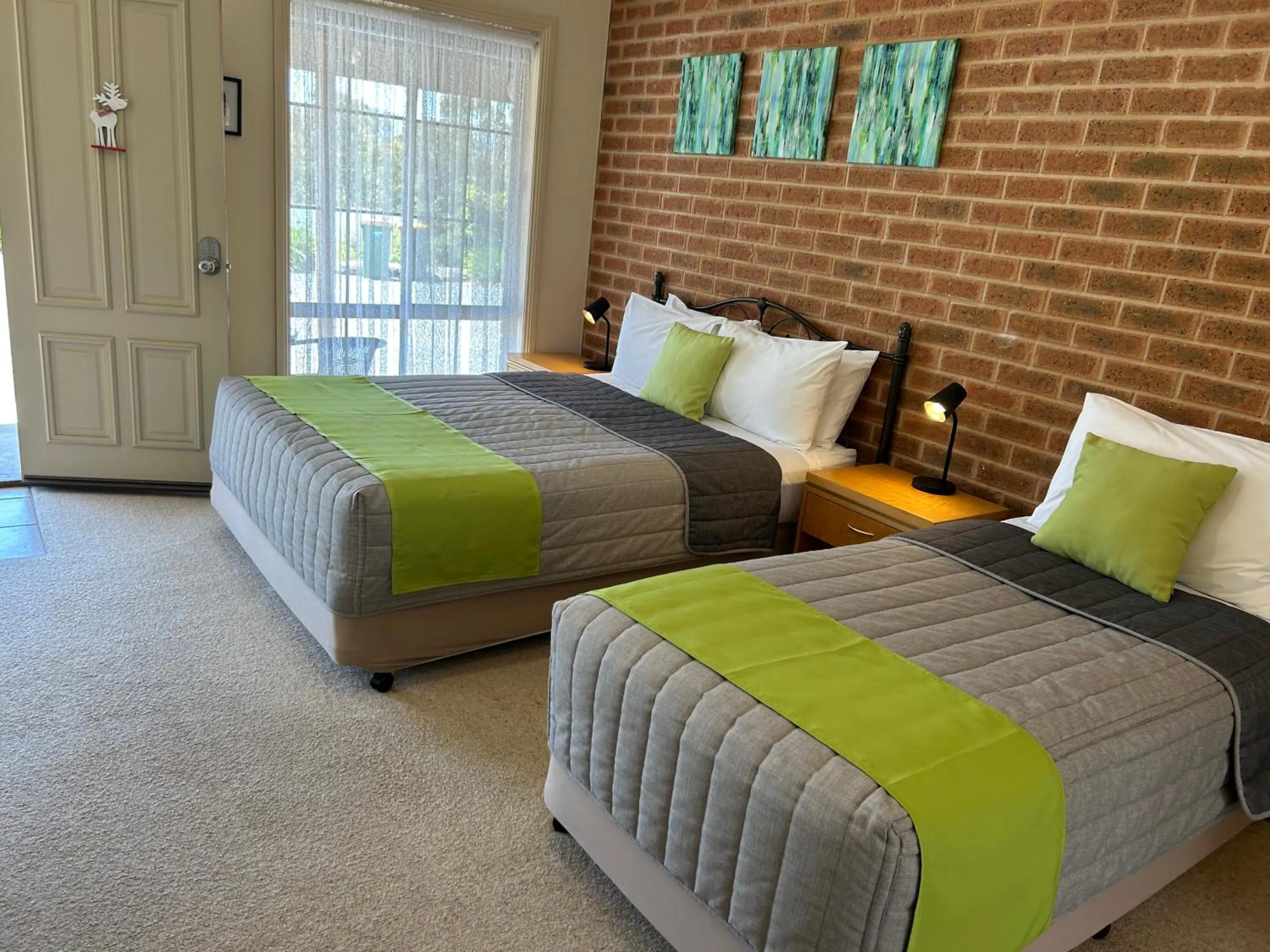 Photo of the whole room, Bed in Motel Views Yackandandah