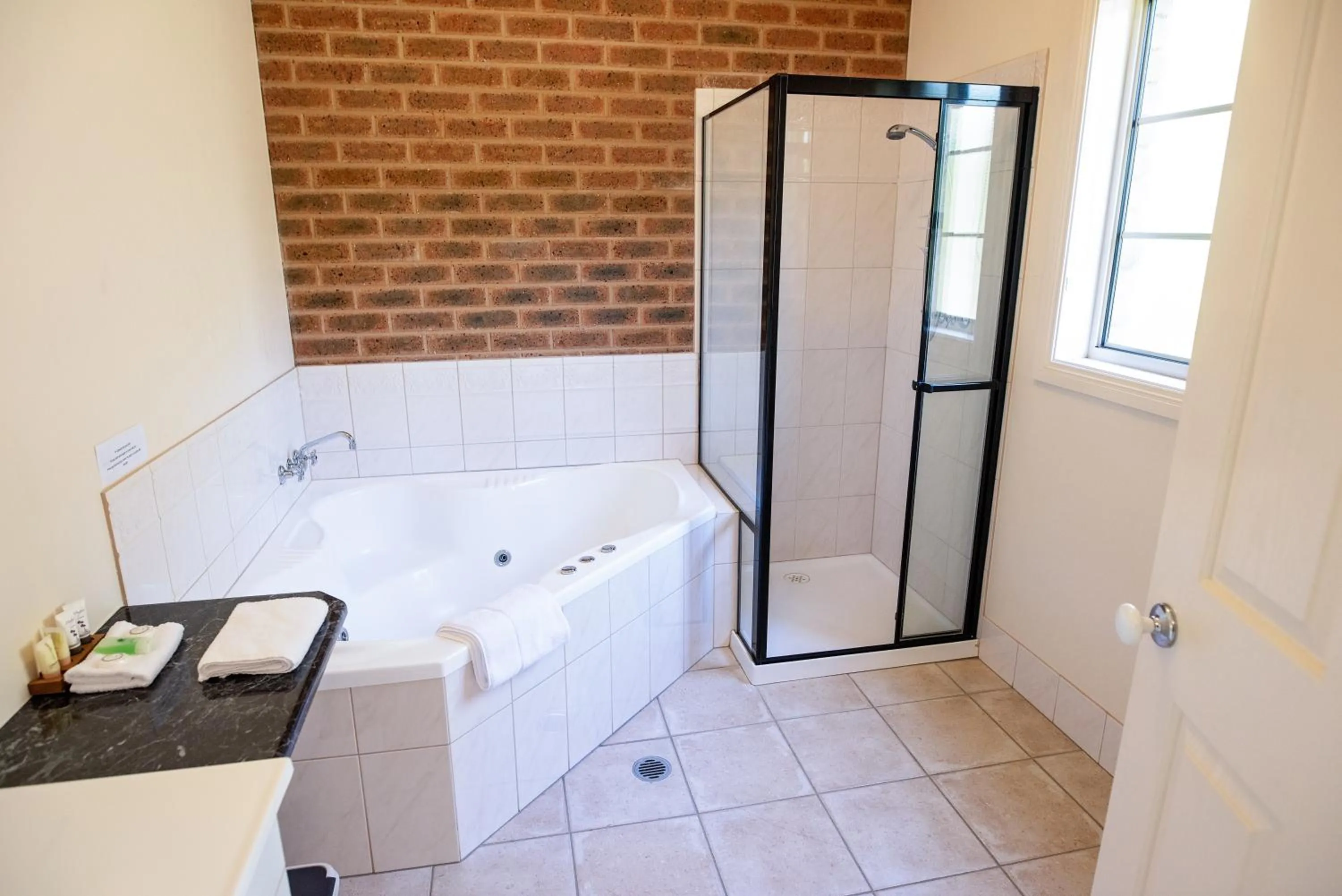 Bathroom in Motel Views Yackandandah