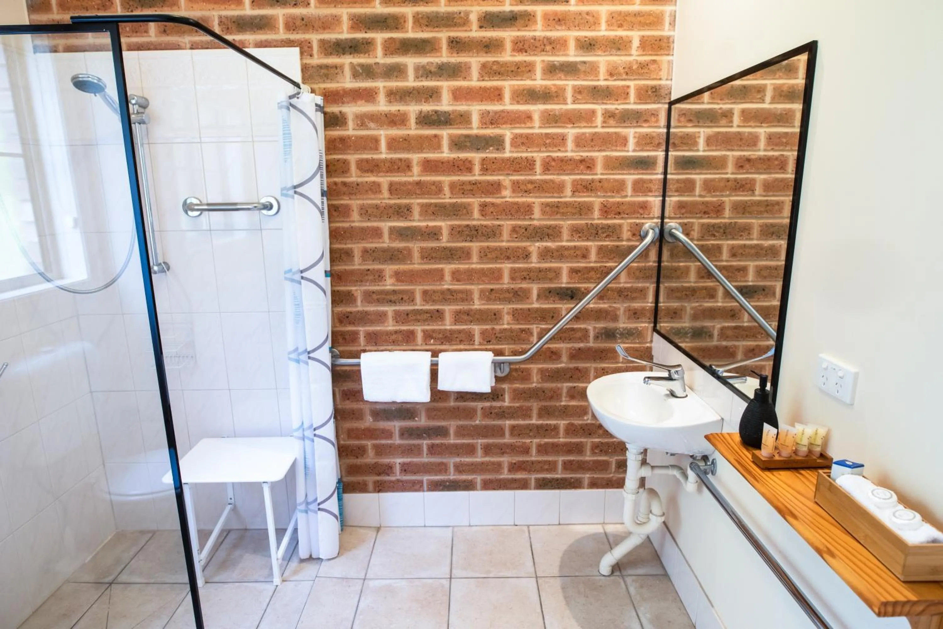 Bathroom in Motel Views Yackandandah