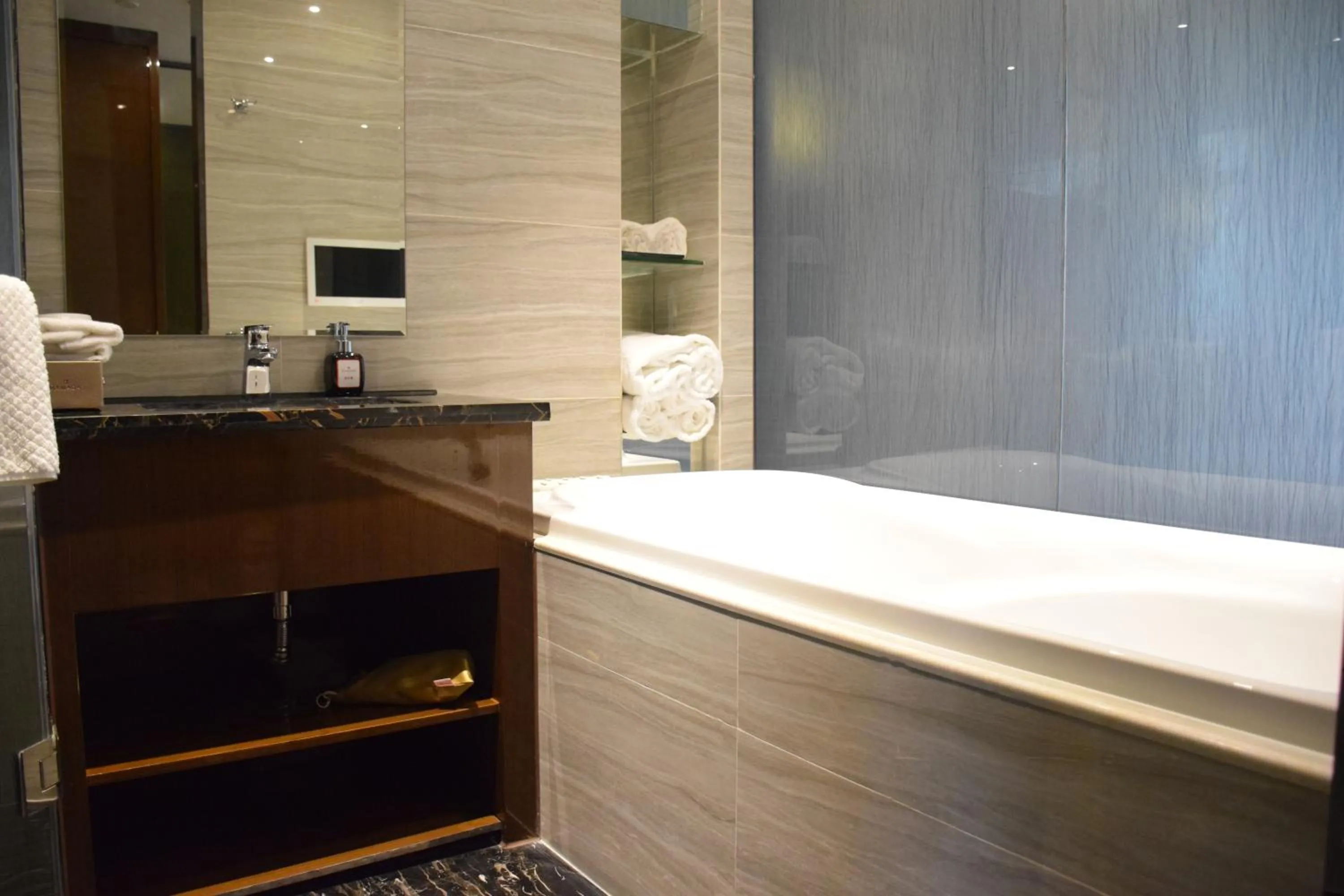 Bathroom in Ramada Foshan Hotel
