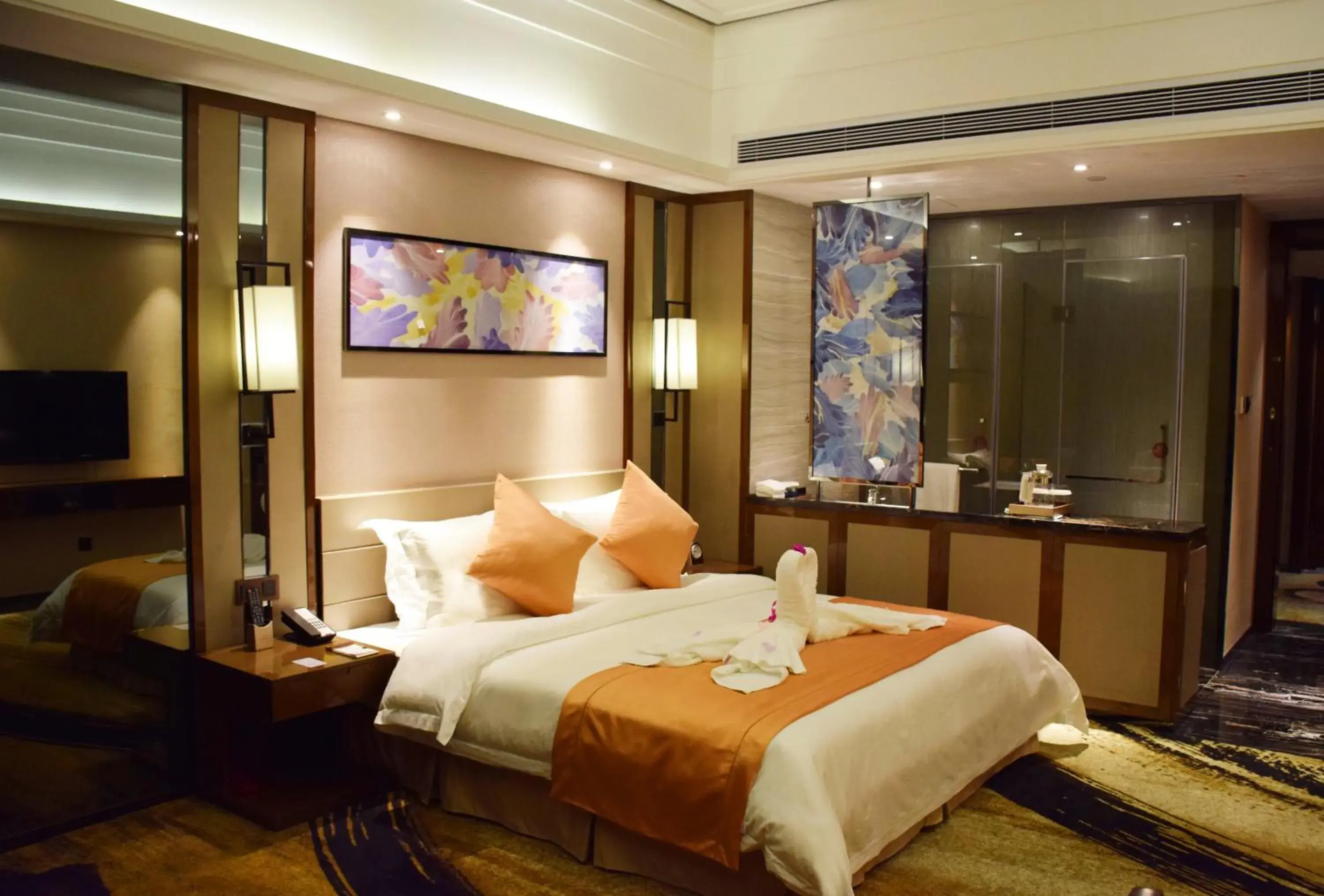 Deluxe King Room - Non-Smoking in Ramada Foshan Hotel Deluxe King Room - Non-Smoking in Ramada Foshan Hotel