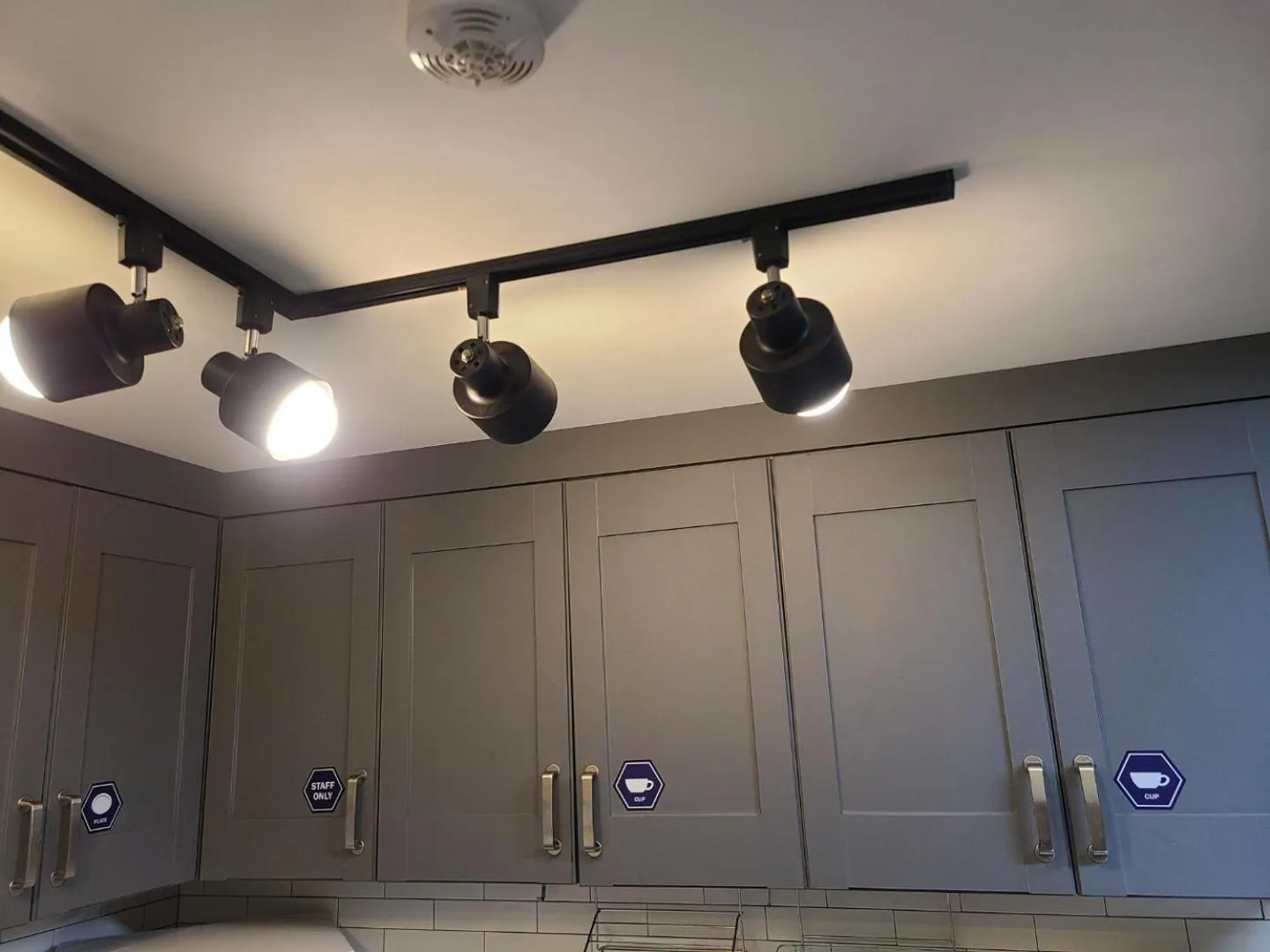 Communal kitchen in Elephant Hostel Nampo