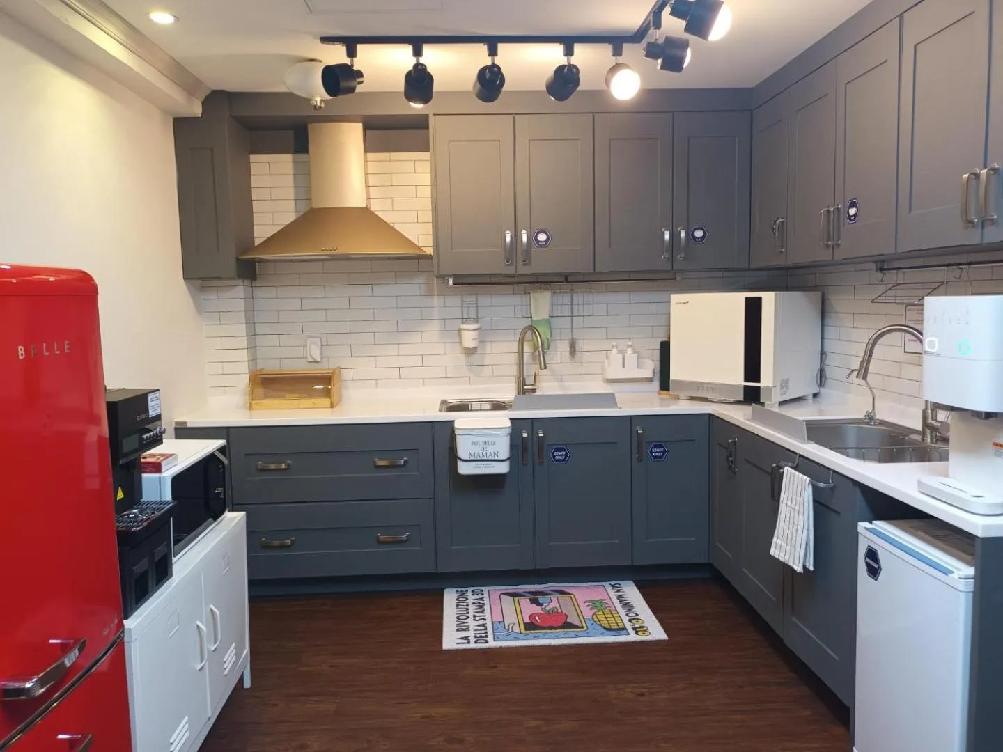 Kitchen or kitchenette in Elephant Hostel Nampo