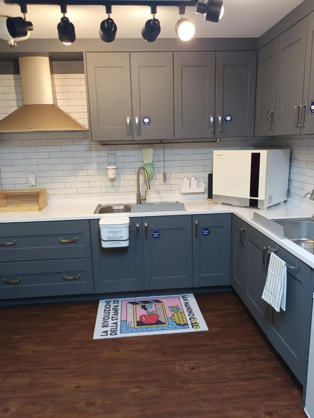 Kitchen or kitchenette in Elephant Hostel Nampo