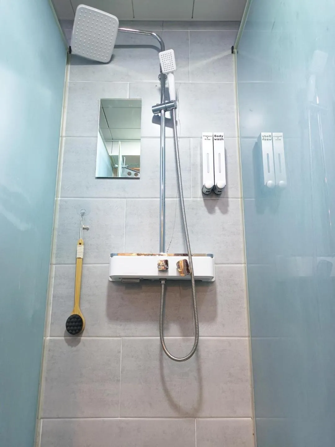 Bathroom in Elephant Hostel Nampo