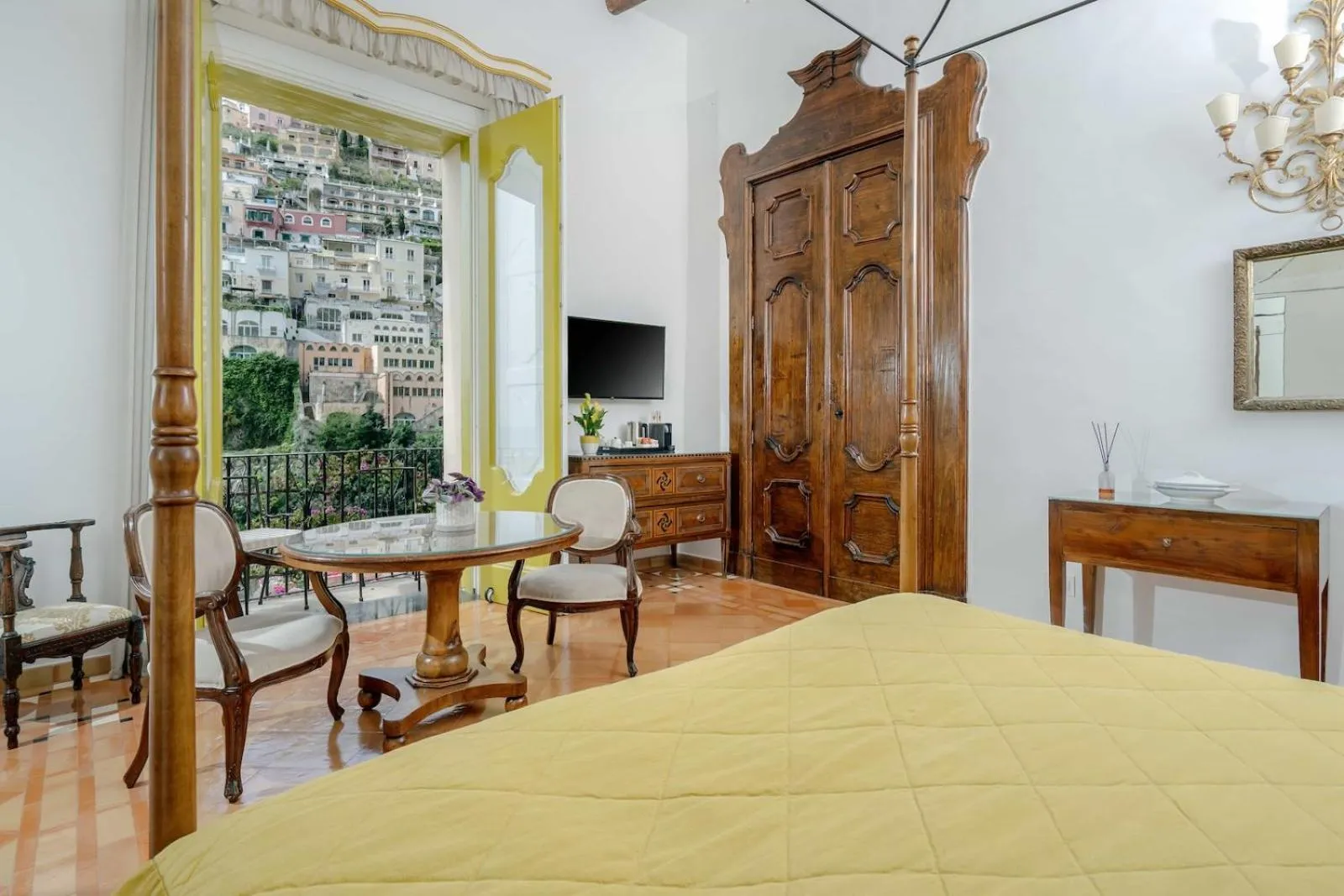 Photo of the whole room, Bed in Hotel Palazzo Murat