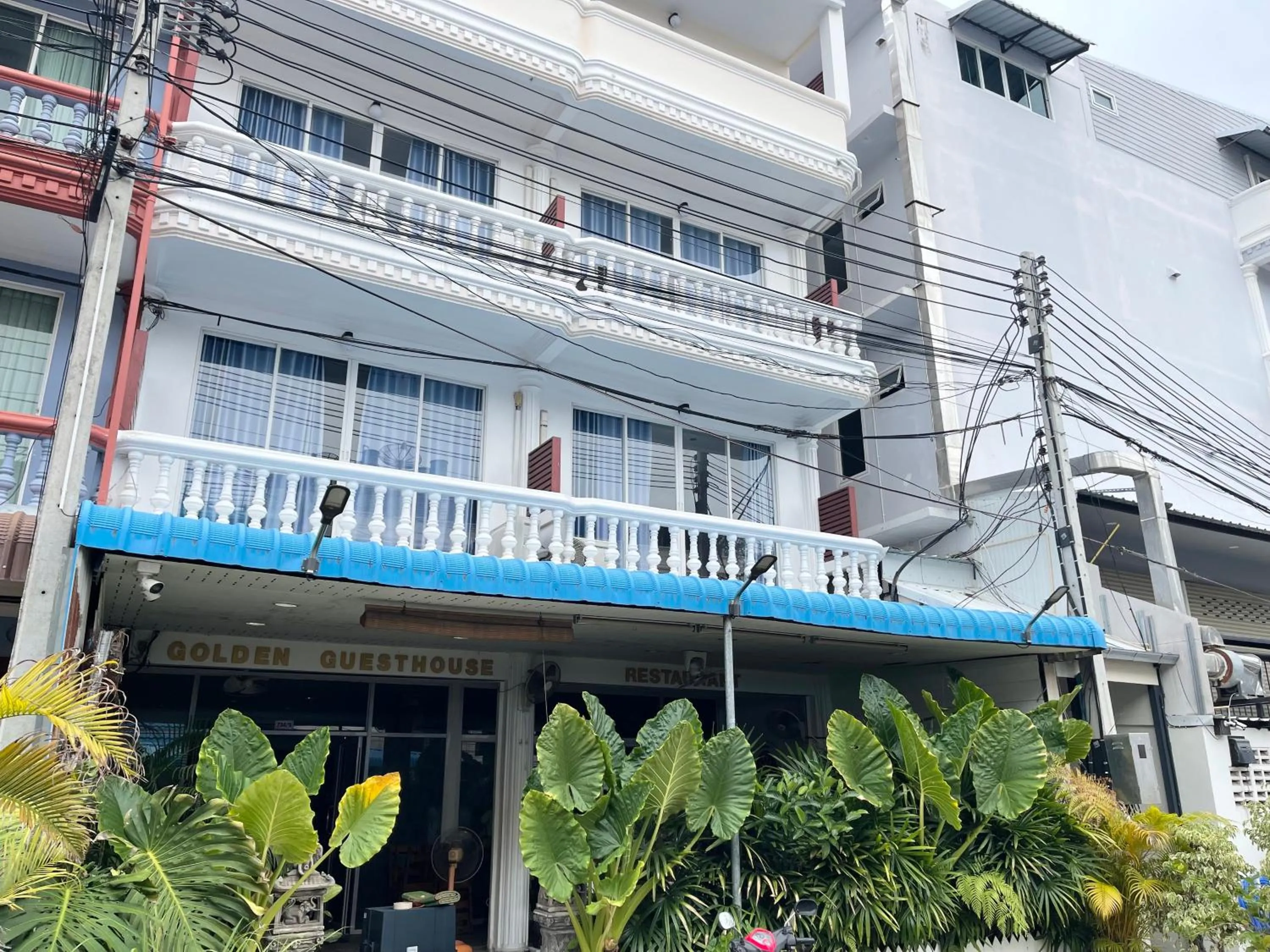 Property building in GOLDEN GUESTHOUSE by The Beach Cha Am