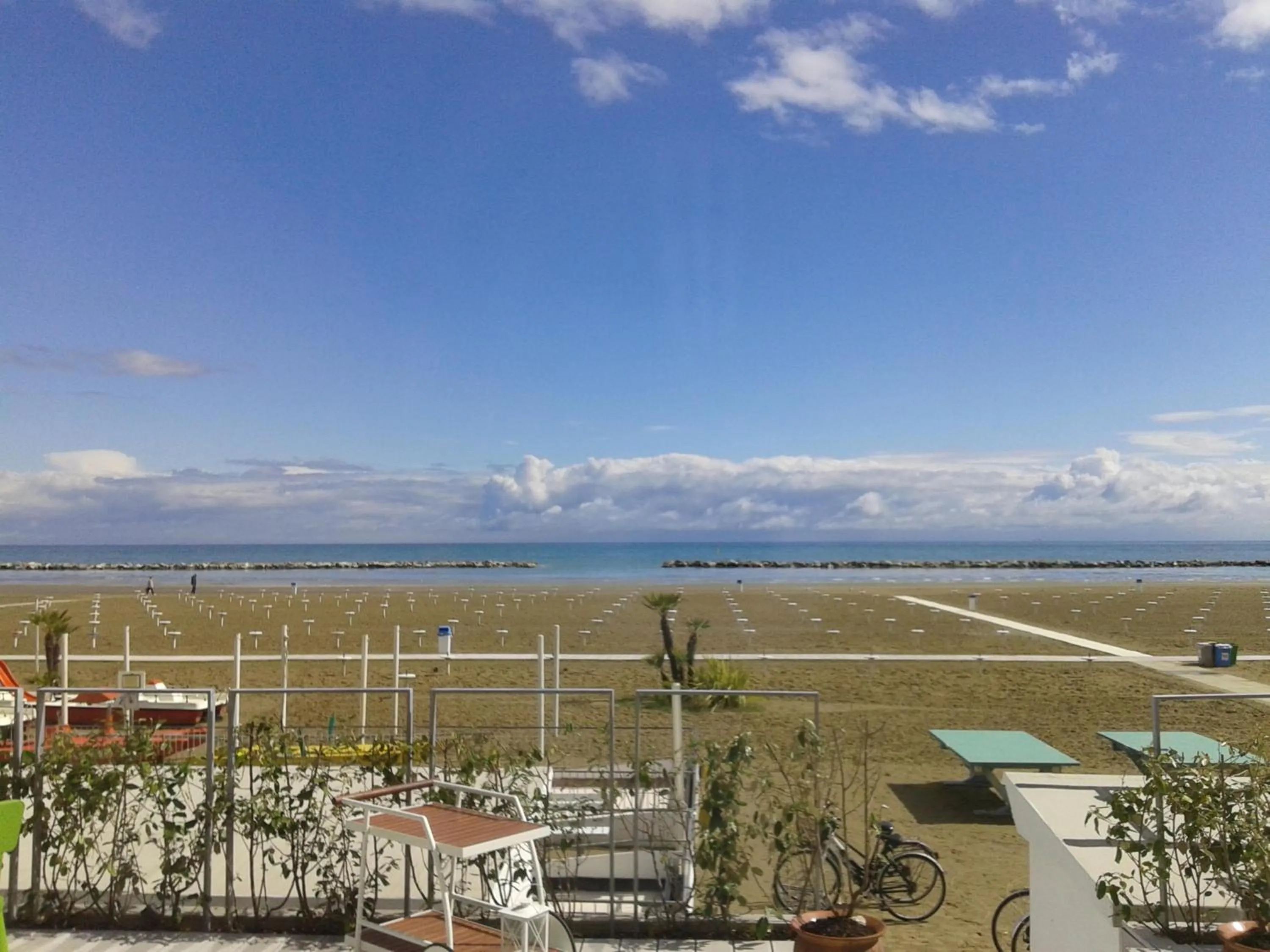 Communal lounge/ TV room in Hotel Madalù
