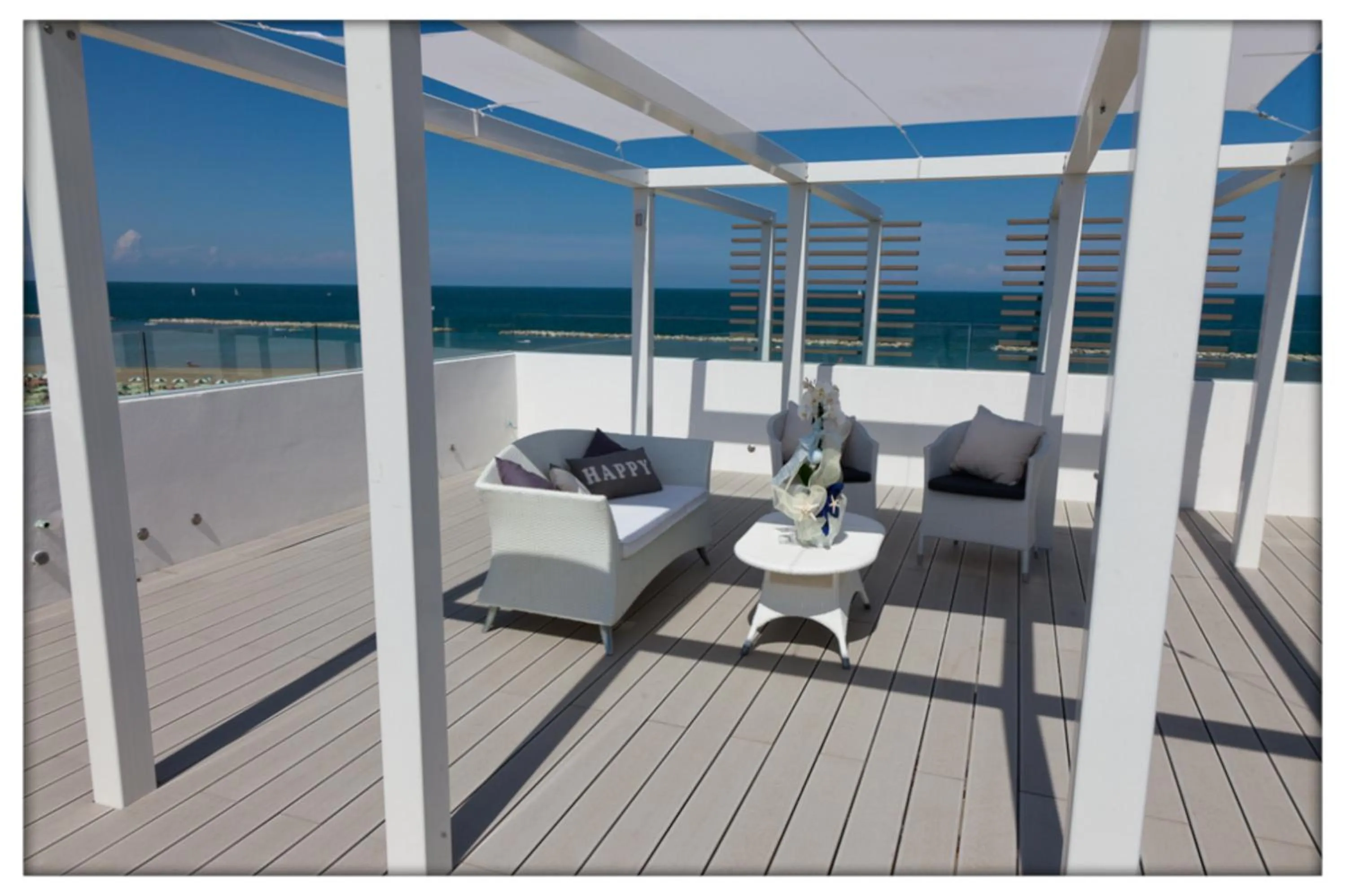 Communal lounge/ TV room in Hotel Madalù