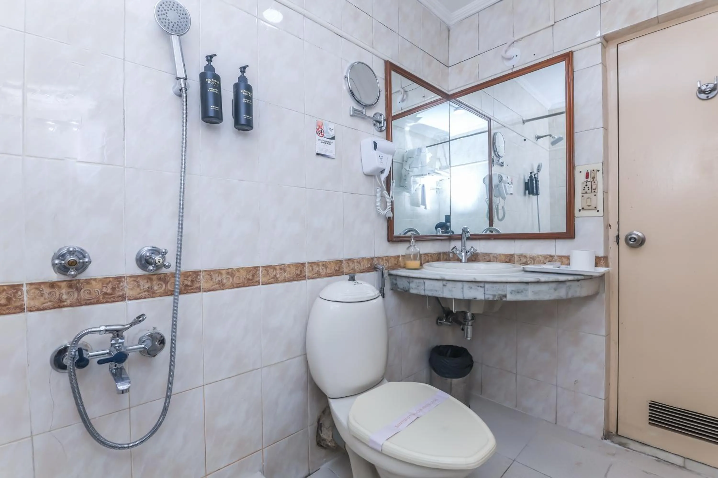 Bathroom in asar CP Outer Circle by Orion Hotels