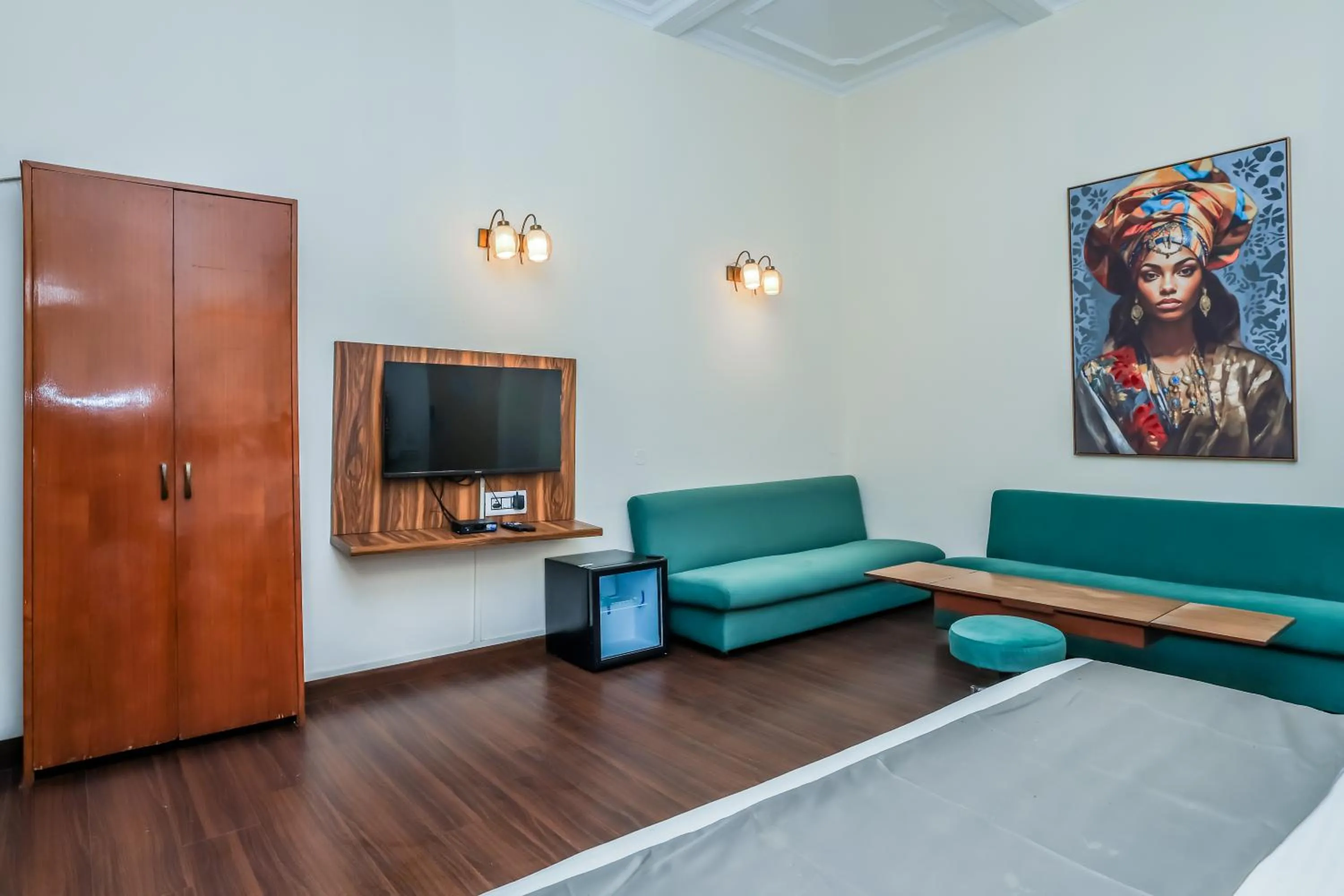 Photo of the whole room in asar CP Outer Circle by Orion Hotels