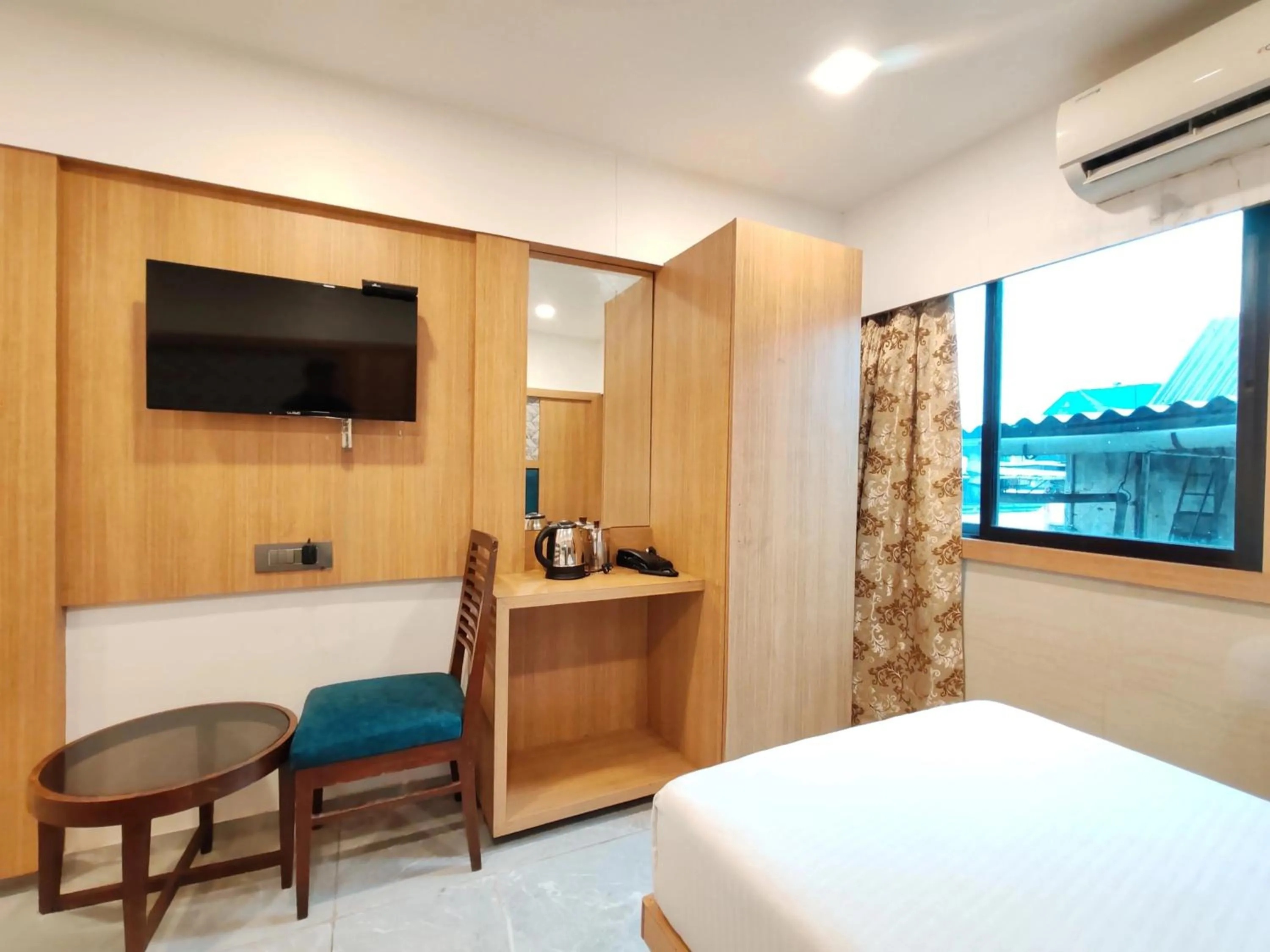 Bedroom, Bed in Hotel Aishwarya Residency