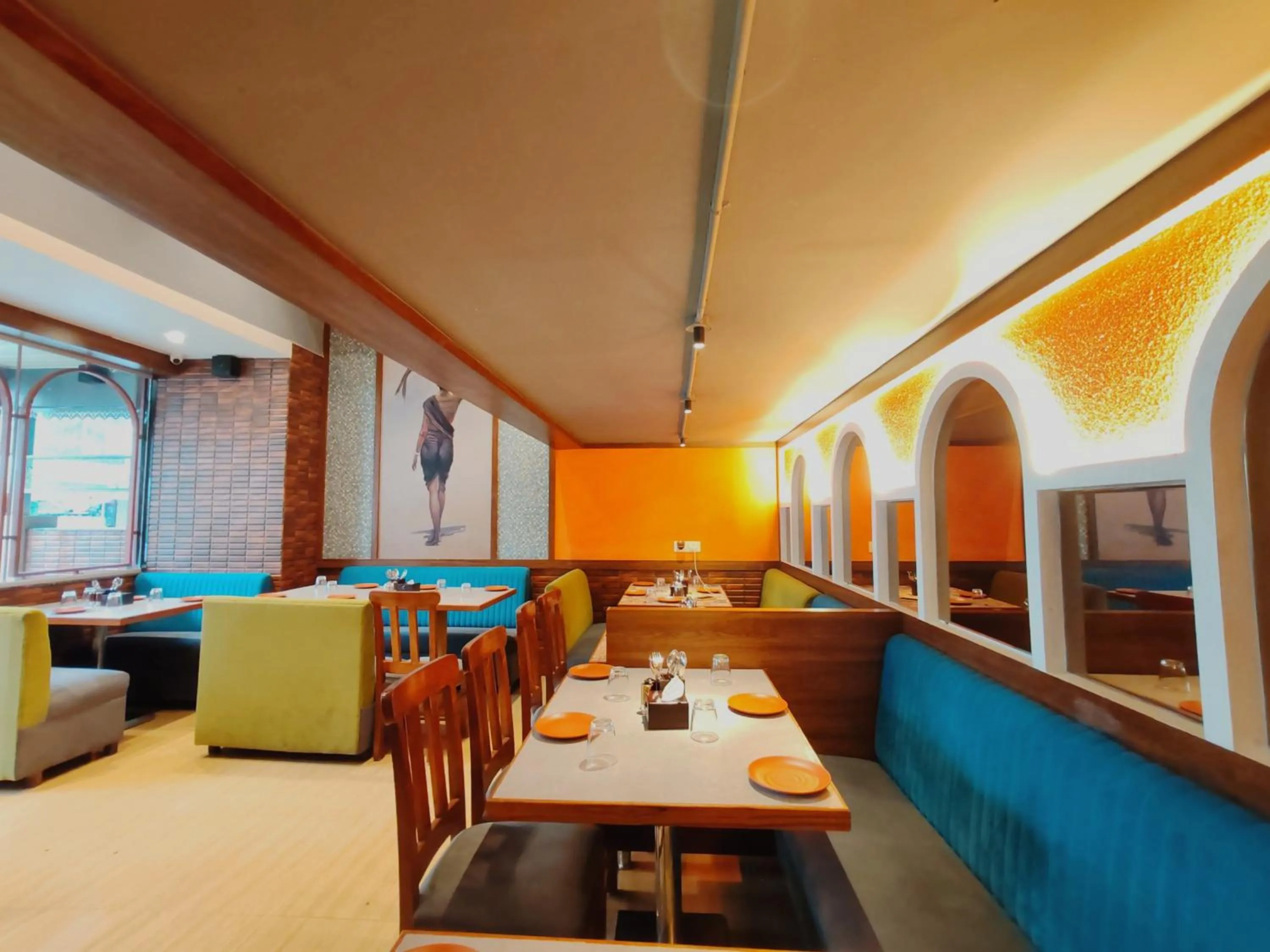 Restaurant/places to eat in Hotel Aishwarya Residency