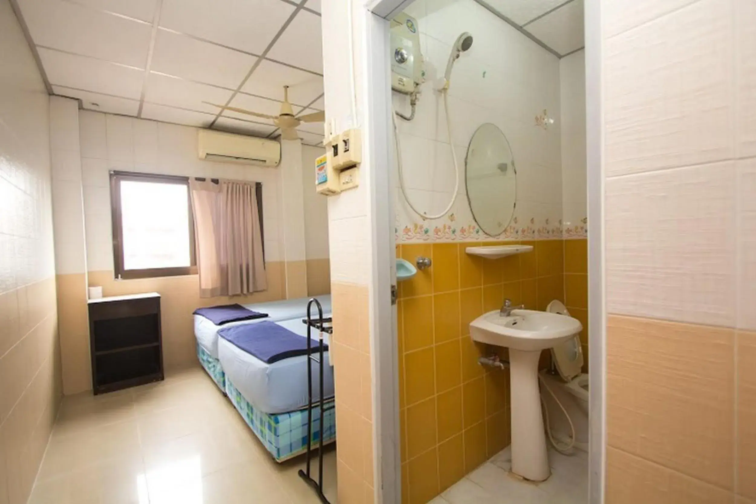 Standard Twin Room in At Home Guest House Standard Twin Room in At Home Guest House