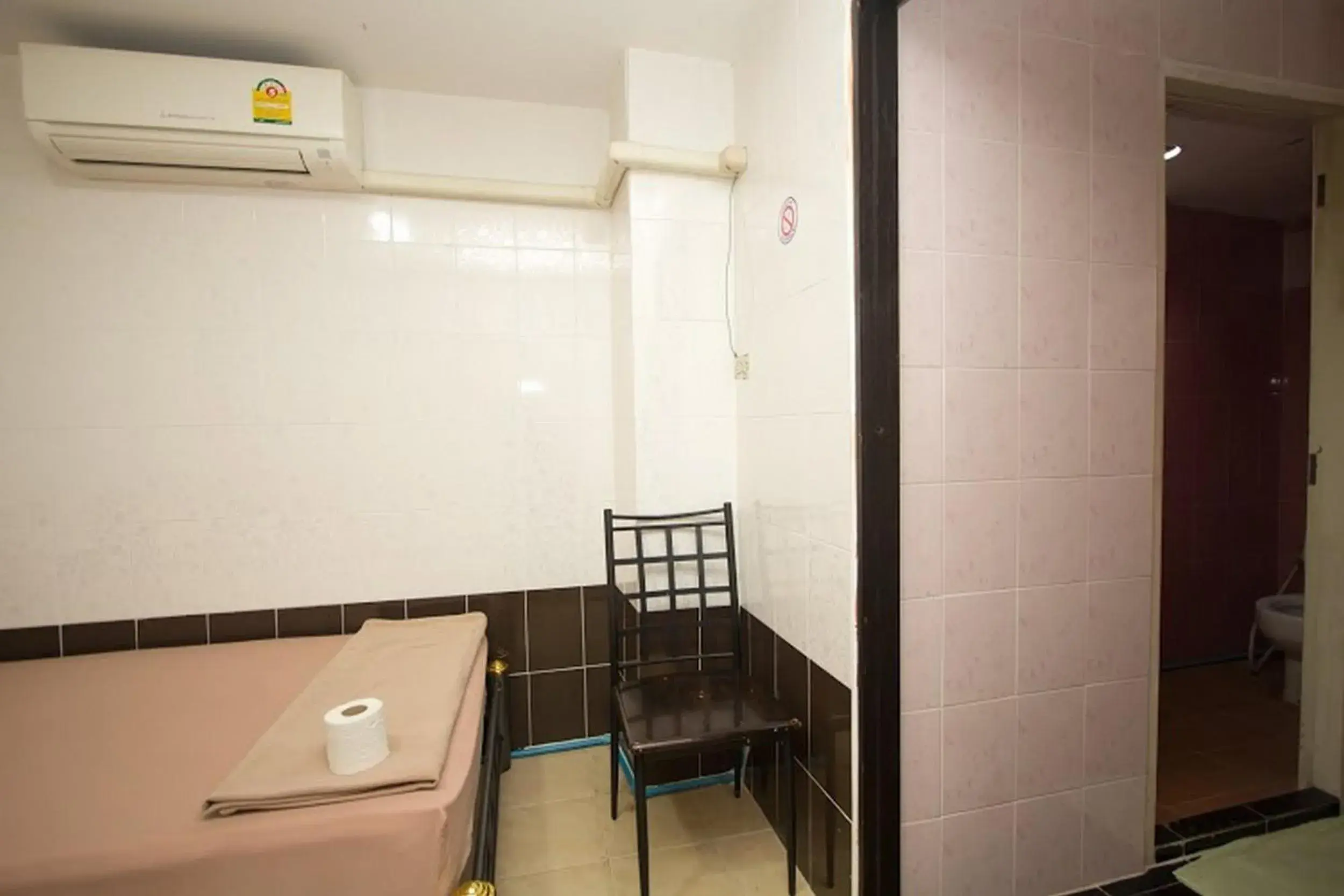 Standard Twin Room in At Home Guest House Standard Twin Room in At Home Guest House