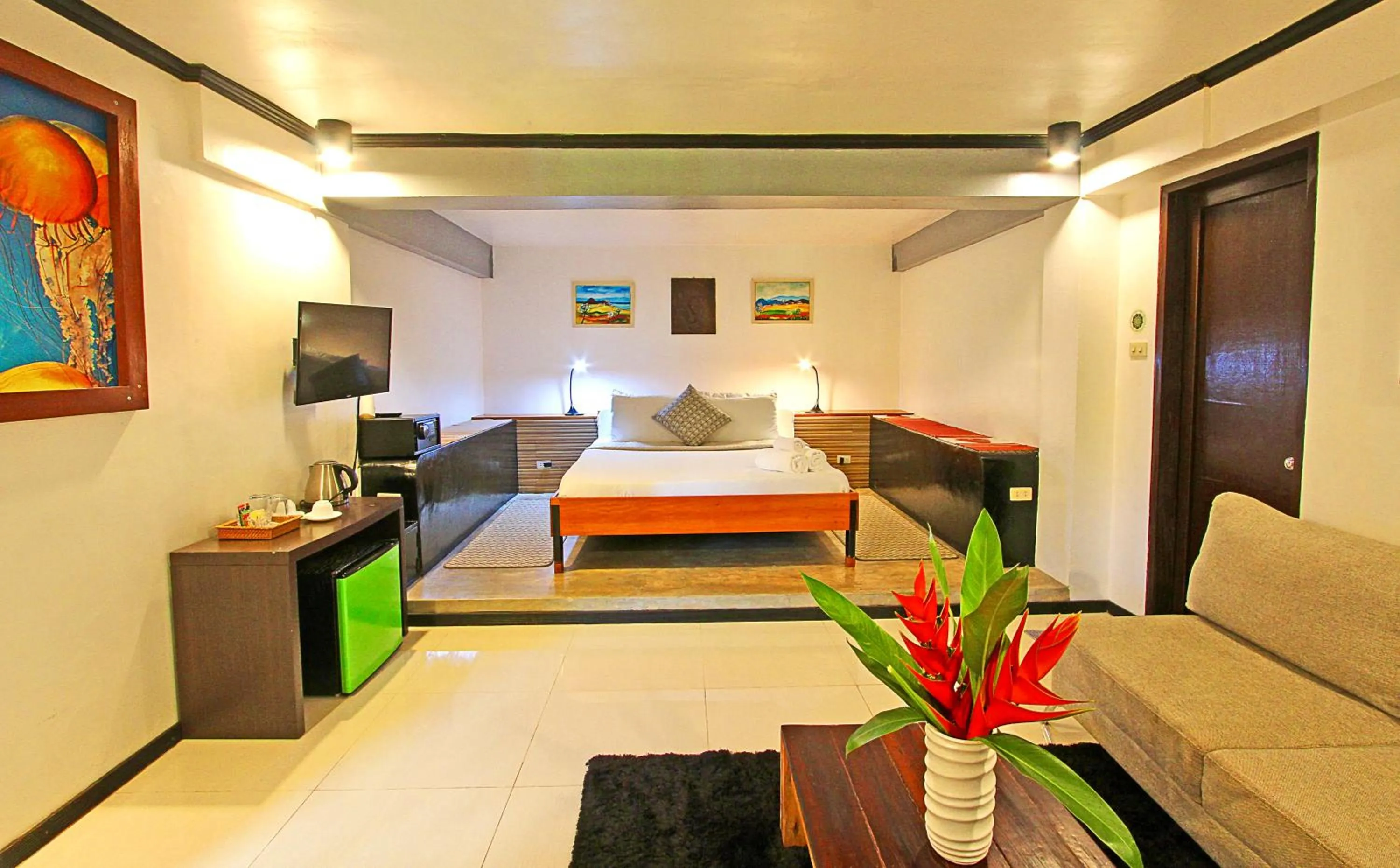 Communal lounge/ TV room, Bed in Villa Maya