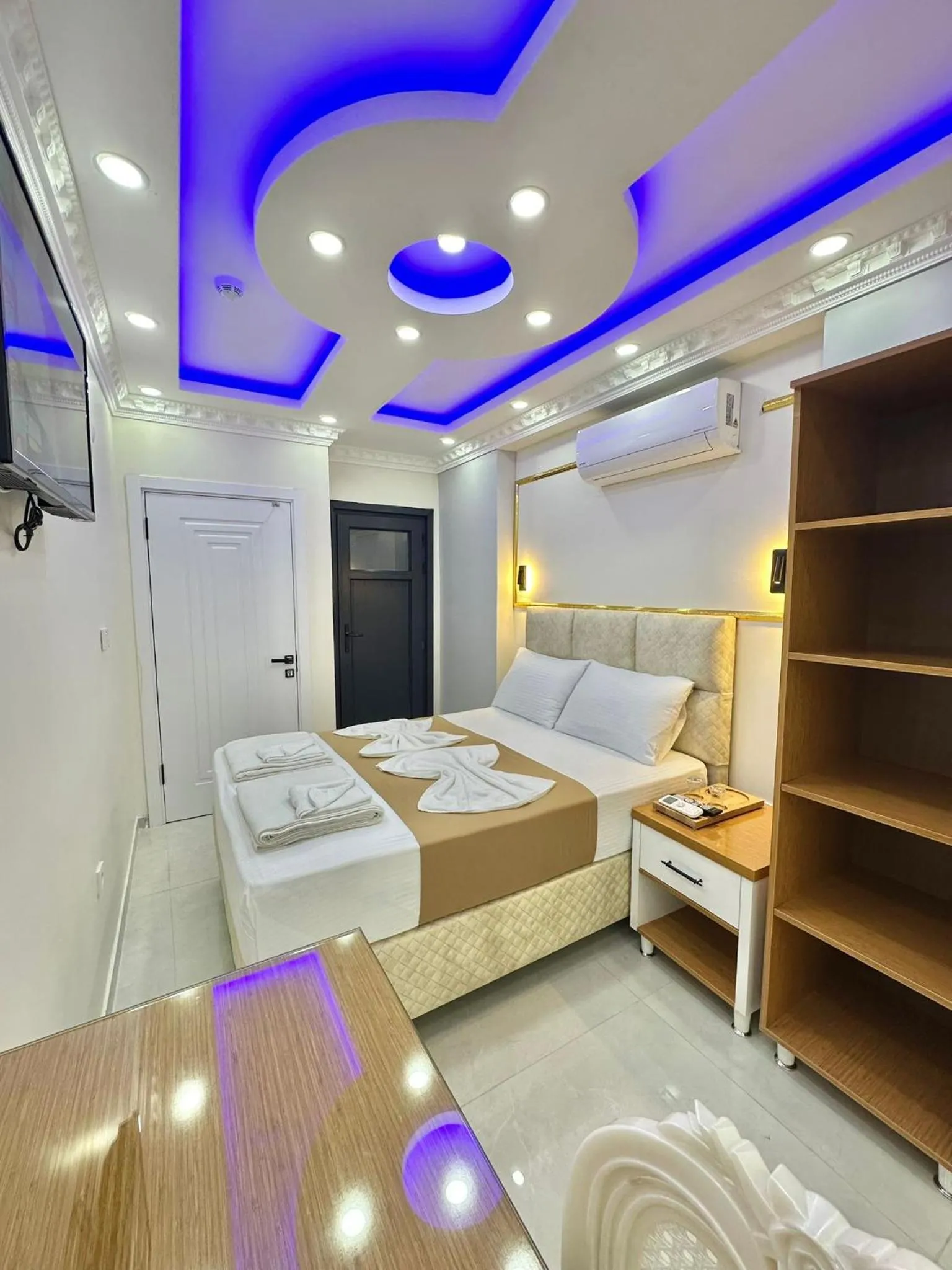Communal lounge/ TV room, Bed in Hagia Sophia Palace Hotel