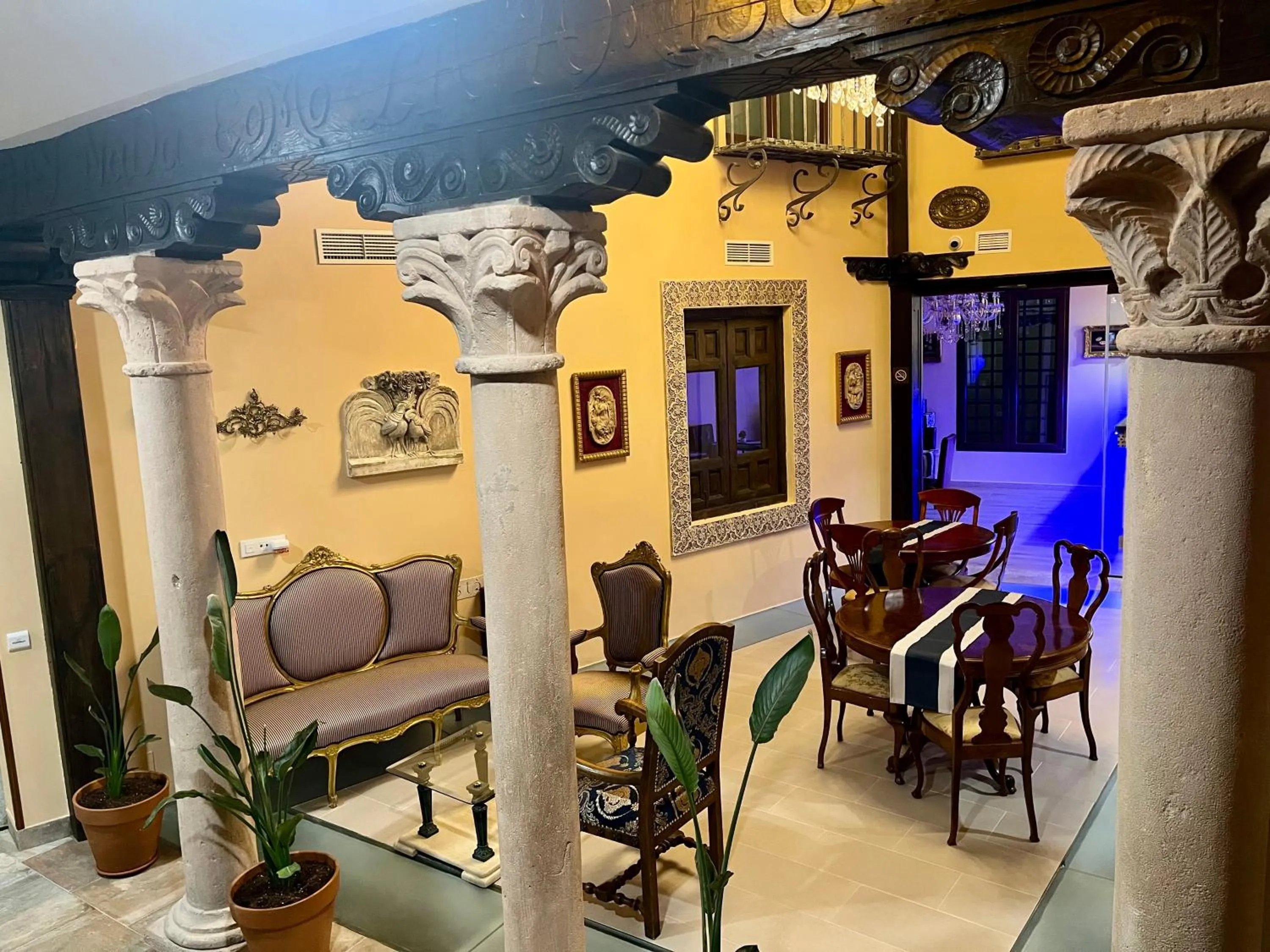 Restaurant/places to eat in Hotel Boutique Casón De Los López