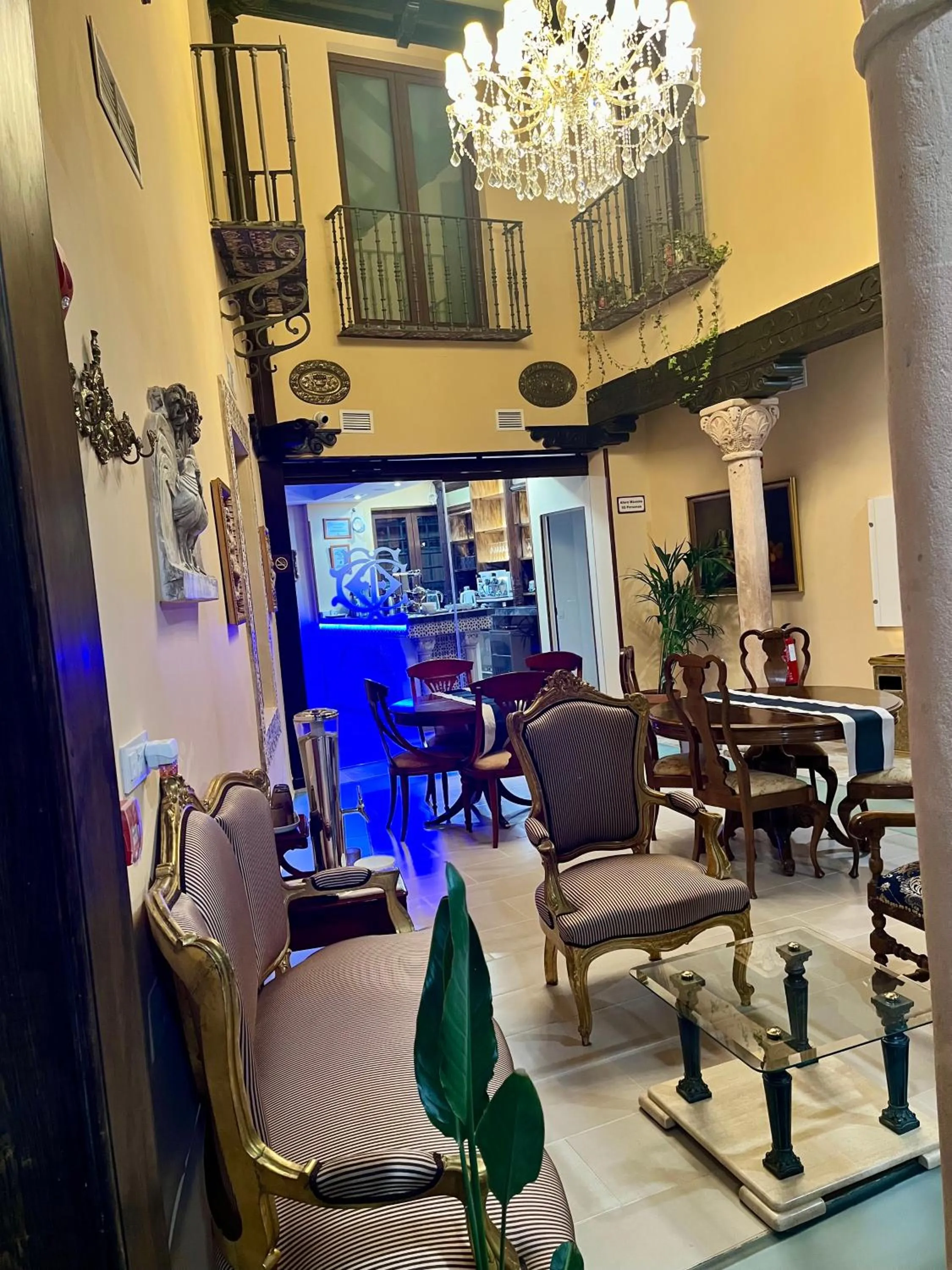 Restaurant/places to eat in Hotel Boutique Casón De Los López