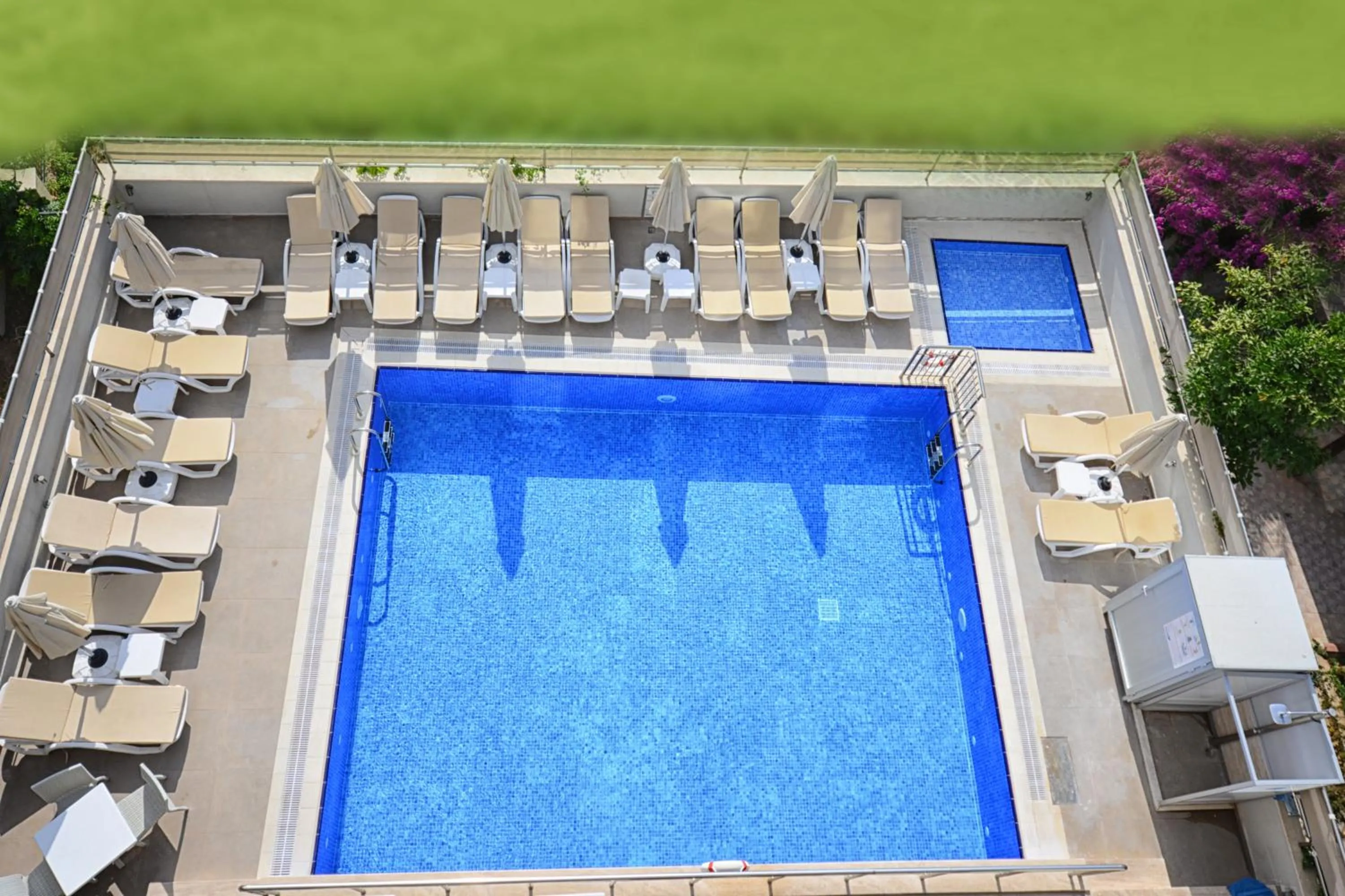 Swimming pool in City Hotel Marmaris