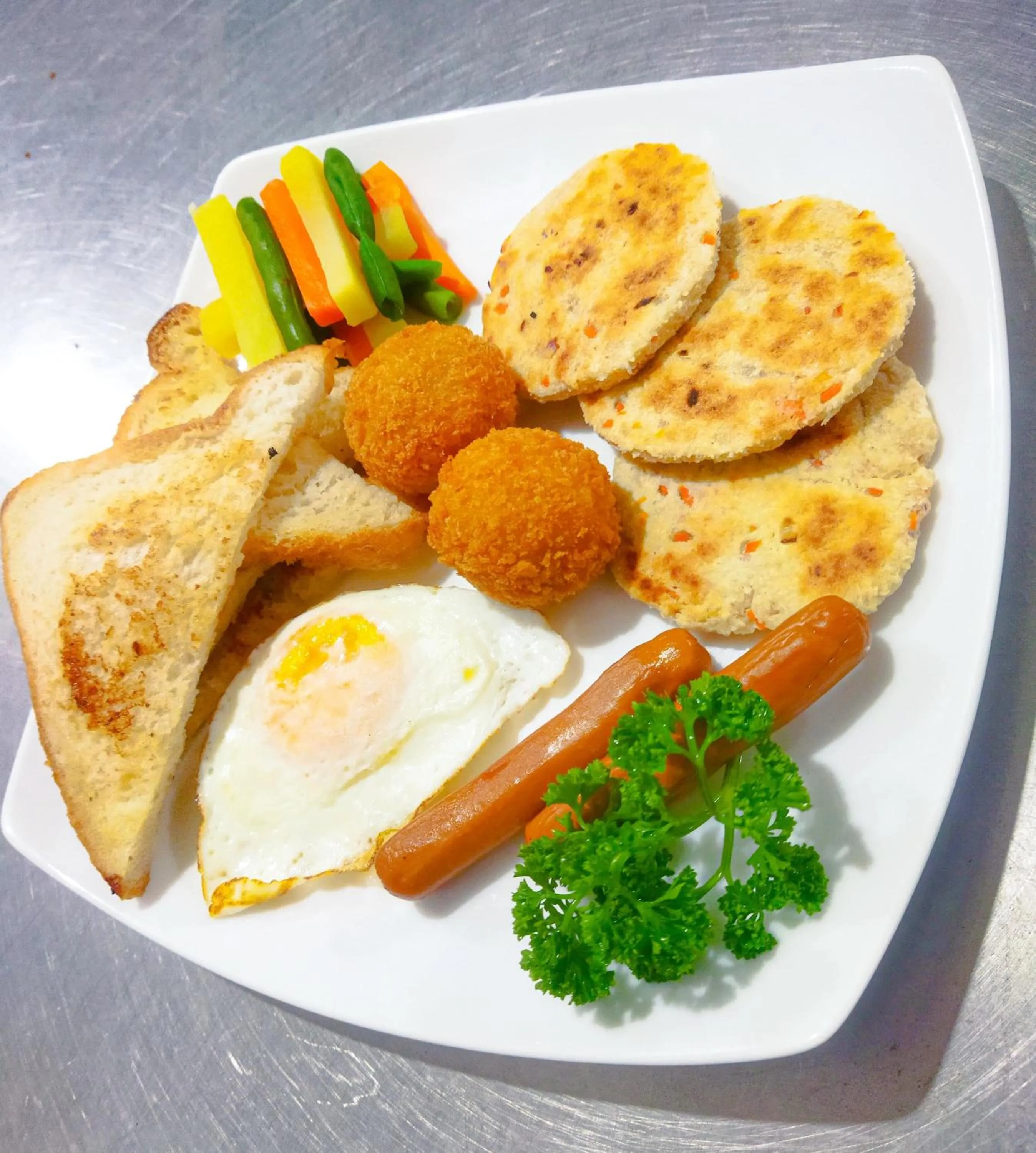 Food in Rangiri Dambulla Resort