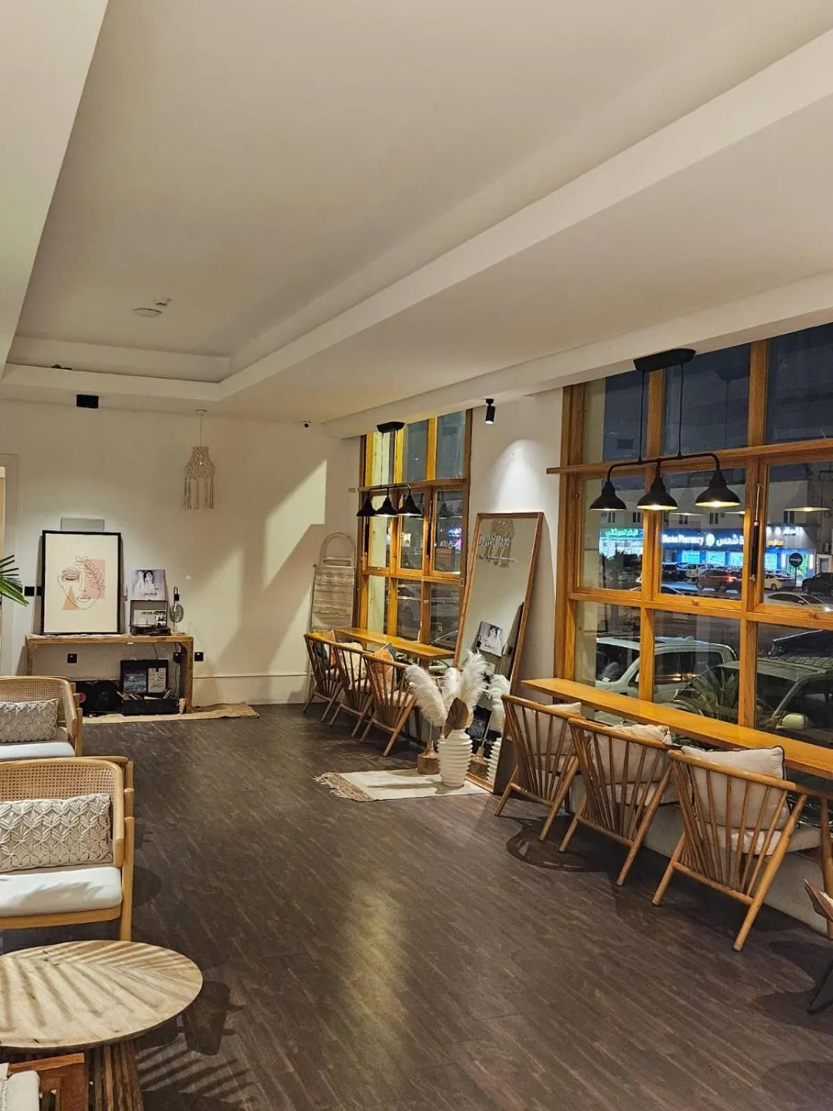 Restaurant/places to eat in Duset Hotel Suites