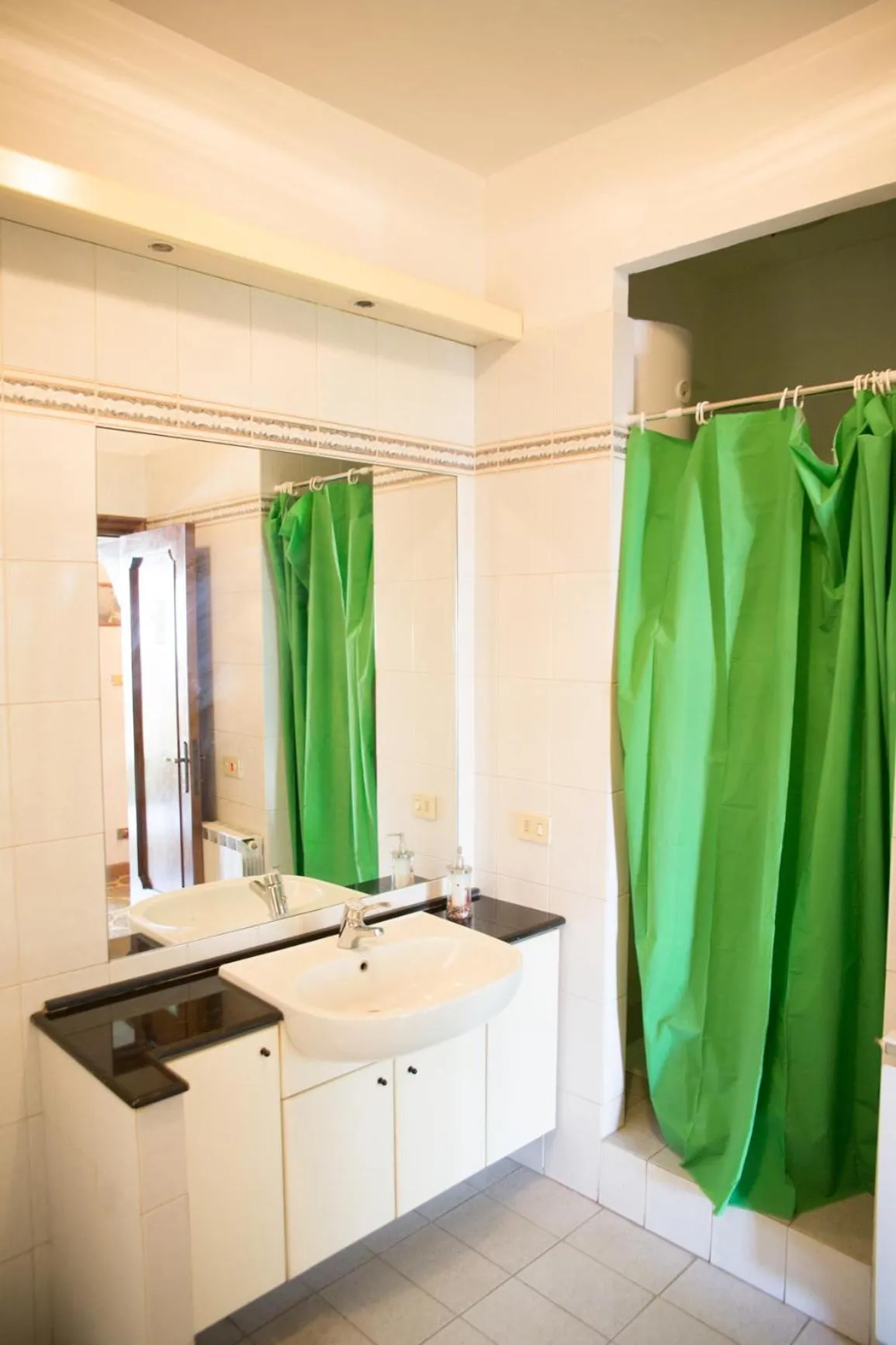 Bathroom in Next Stop Roma Affittacamere Casilino