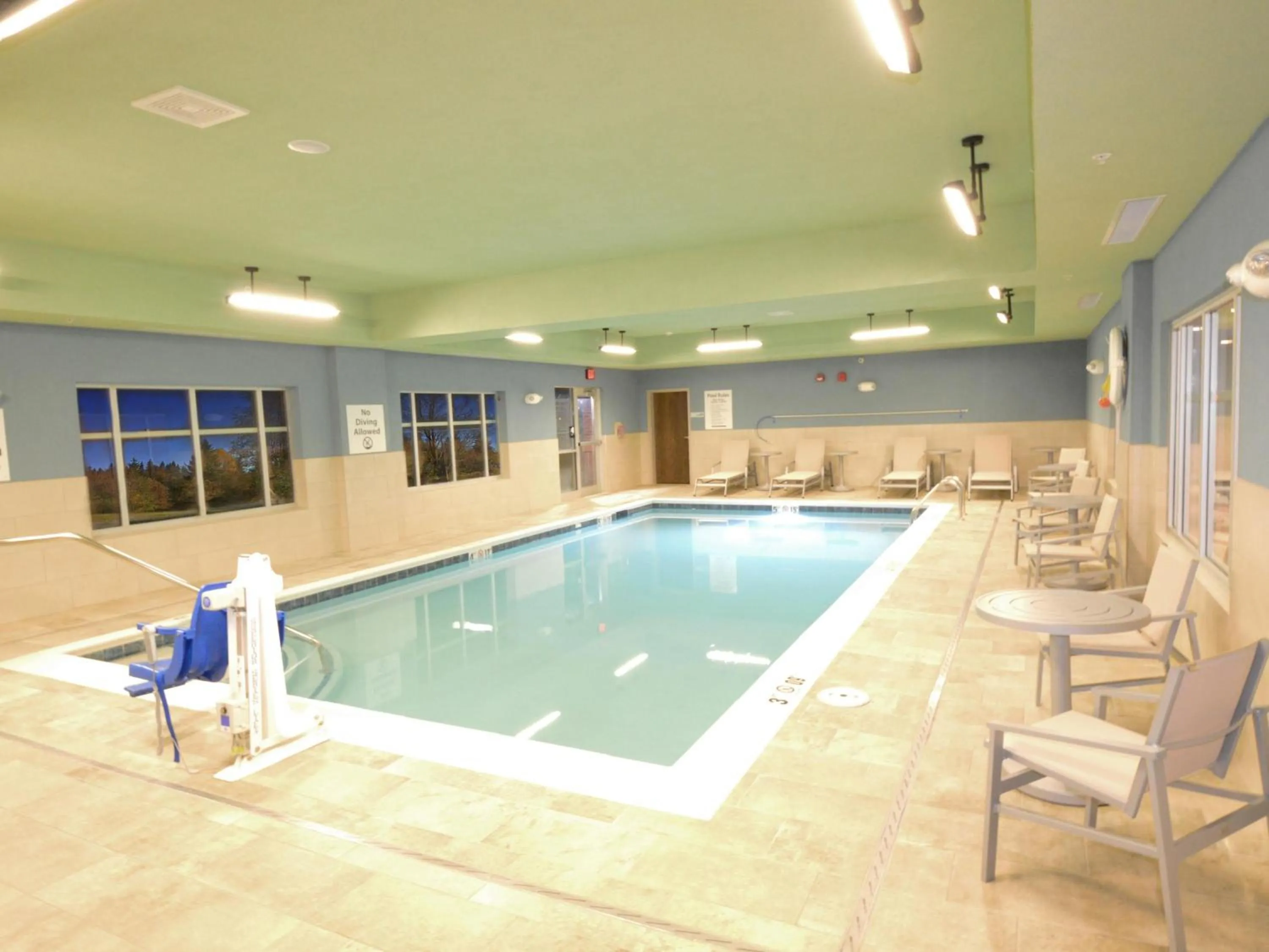 Swimming pool in Holiday Inn Express & Suites Toledo South - Perrysburg by IHG