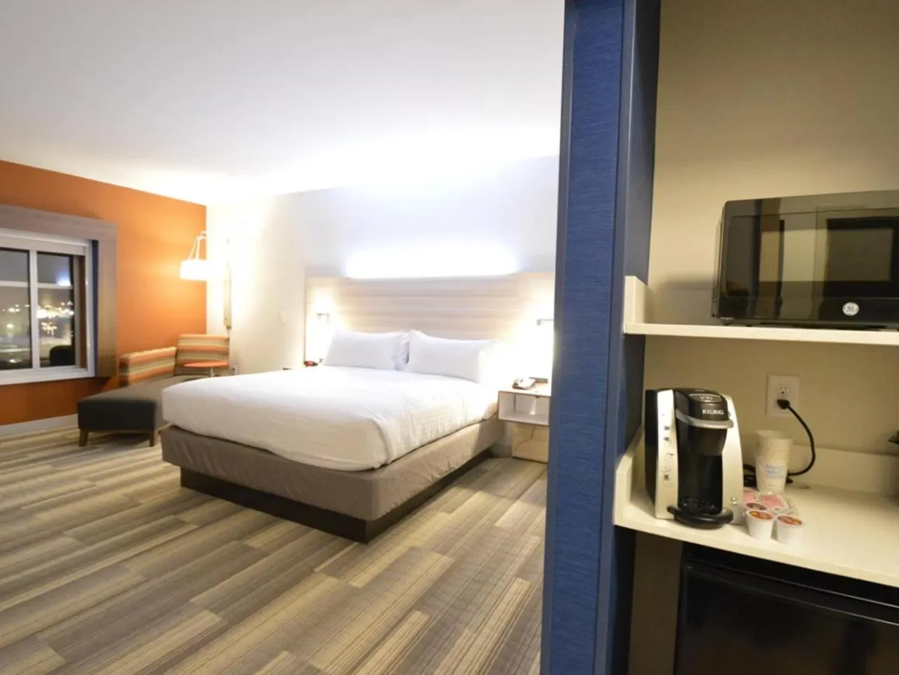 Bedroom, Bed in Holiday Inn Express & Suites Toledo South - Perrysburg by IHG