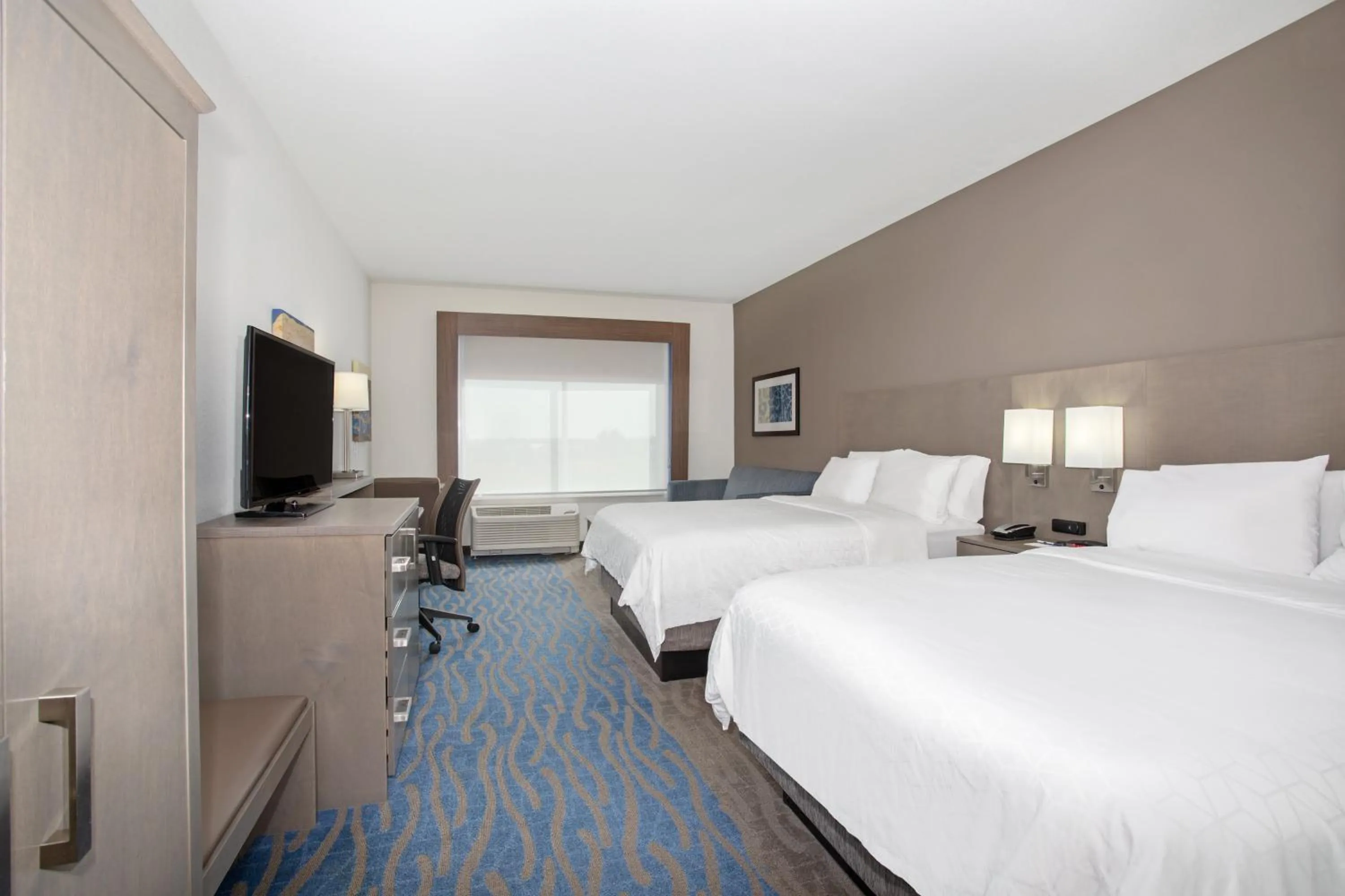 Bedroom, Bed in Holiday Inn Express & Suites Great Bend by IHG