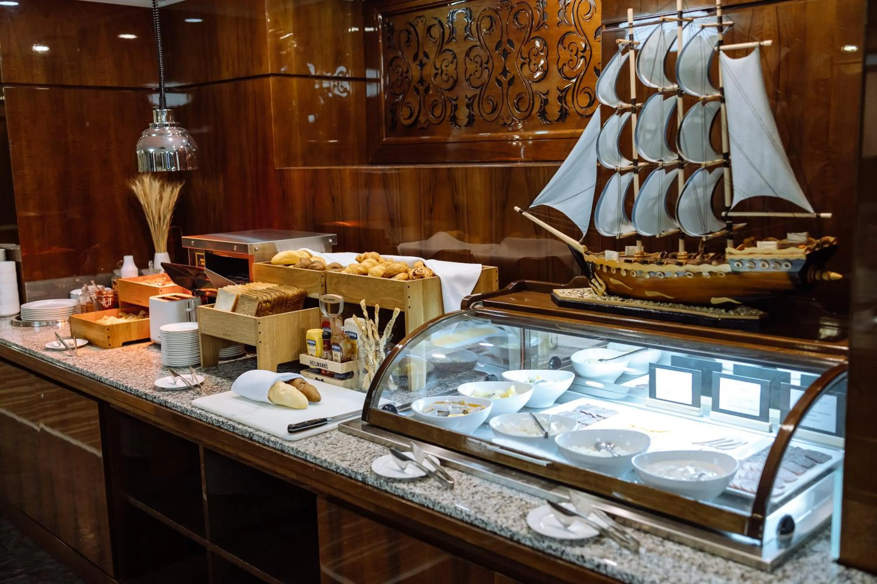 Restaurant/places to eat in Holiday Inn Aktau by IHG