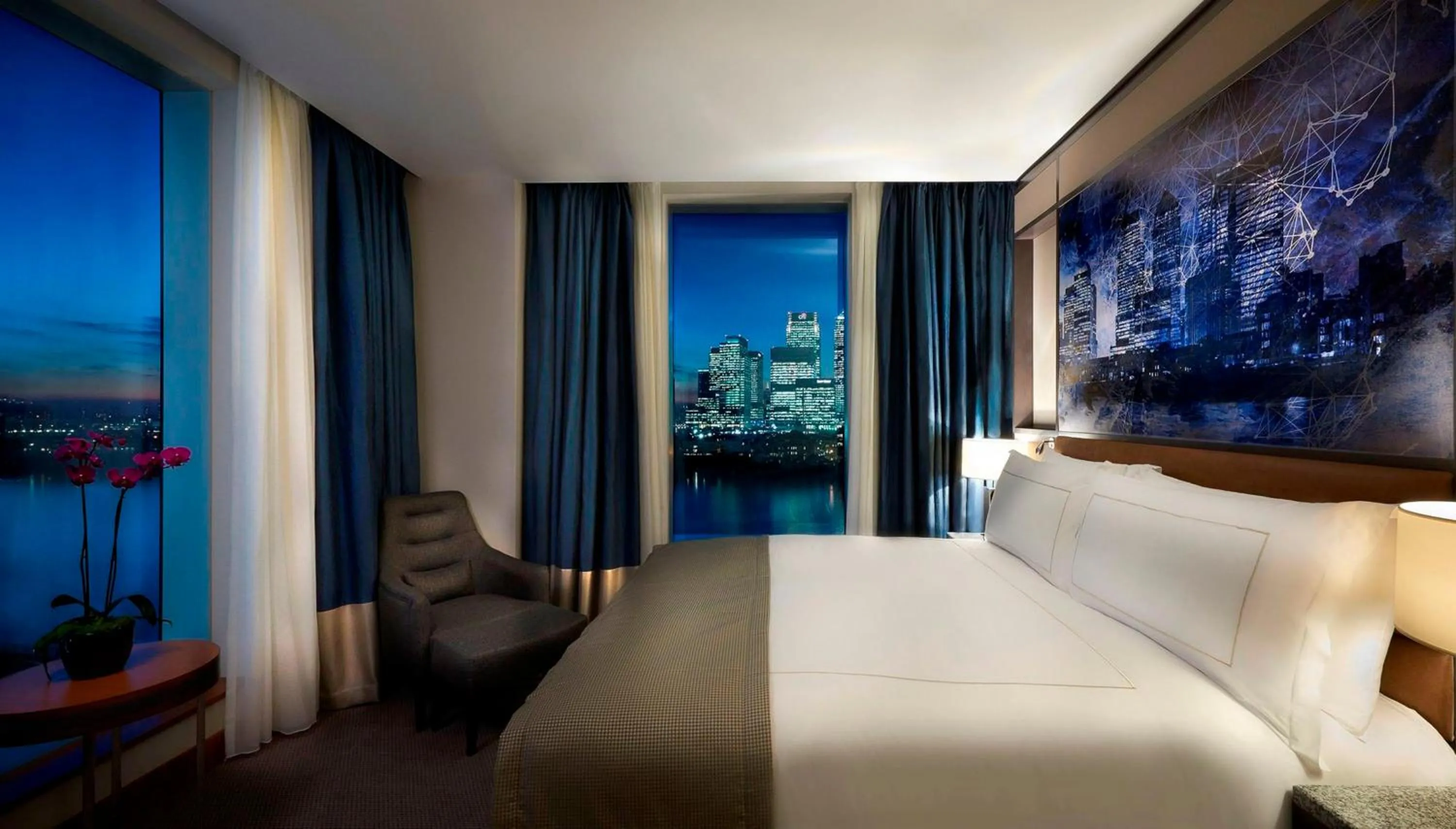 Photo of the whole room, Bed in InterContinental London - The O2