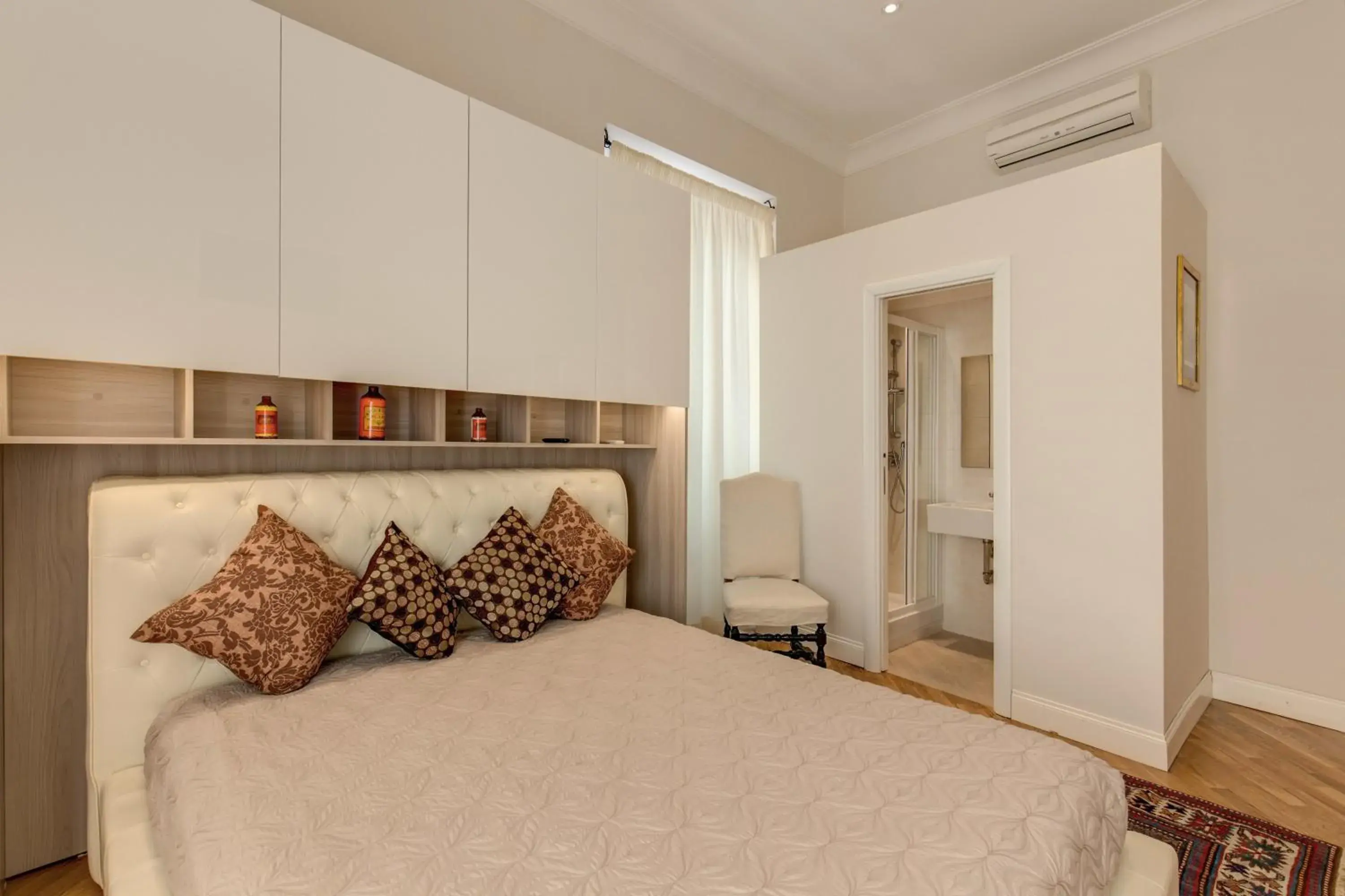 Deluxe Double Room 2 in Casa Claudia Giulio Cesare Deluxe Double Room 2 in Casa Claudia Giulio Cesare