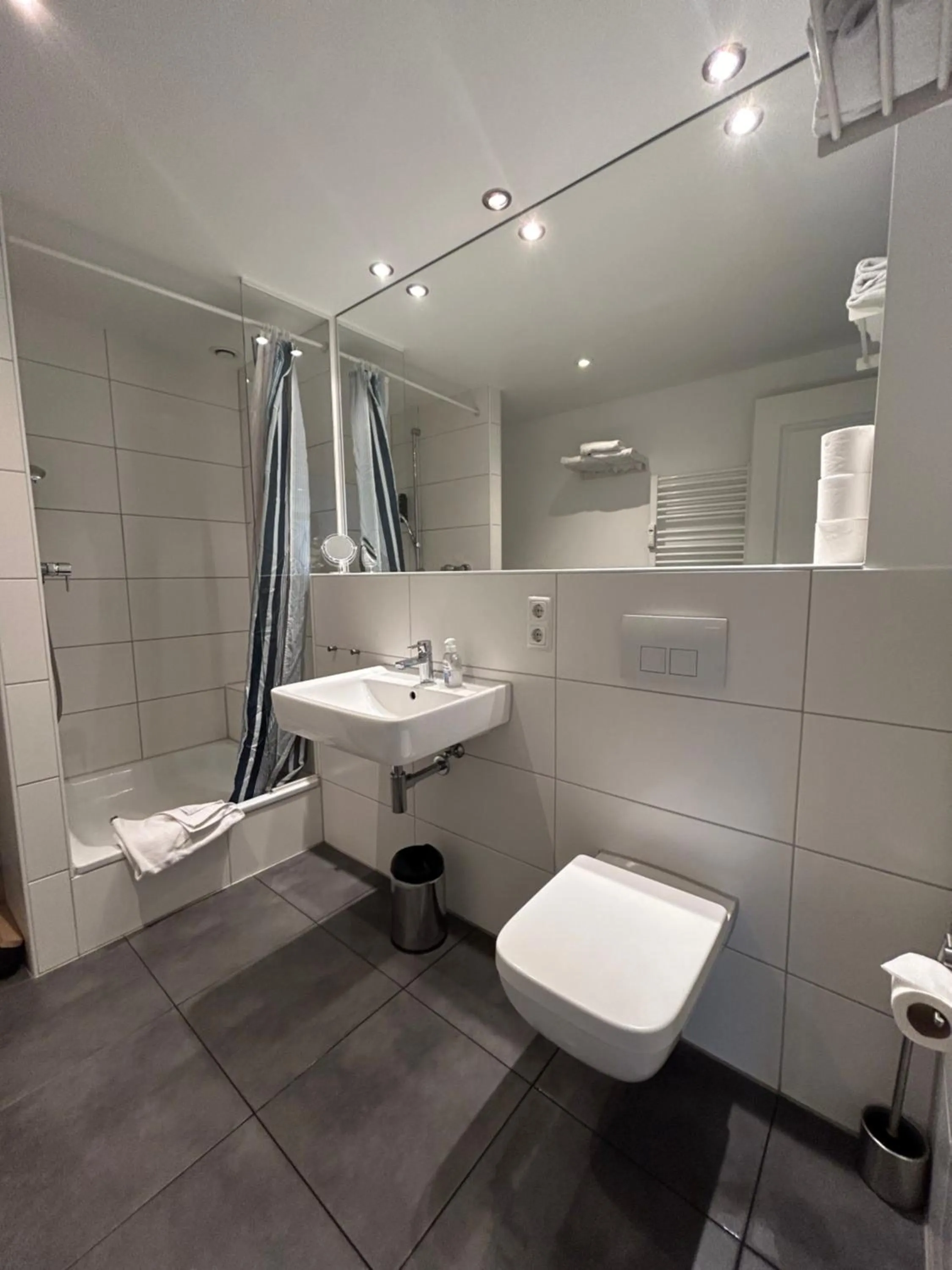 Bathroom in Apartments am Südkanal