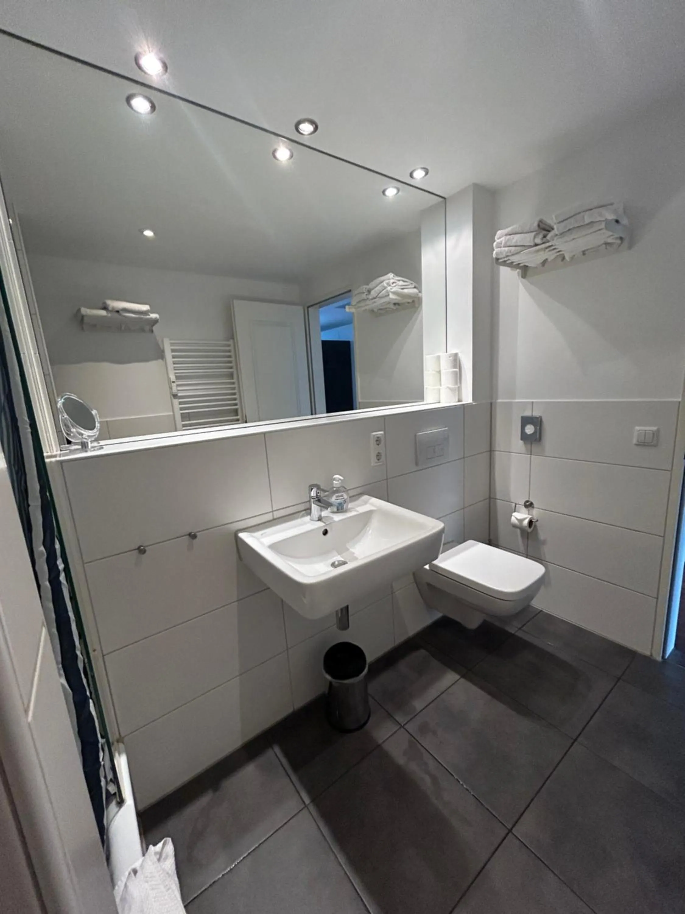 Bathroom in Apartments am Südkanal