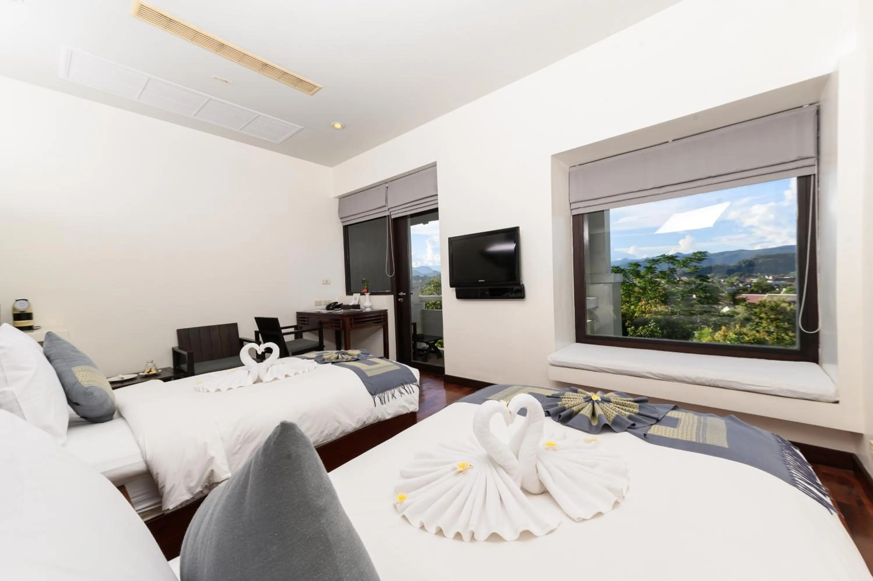 View (from property/room), Bed in Luang Prabang View Hotel