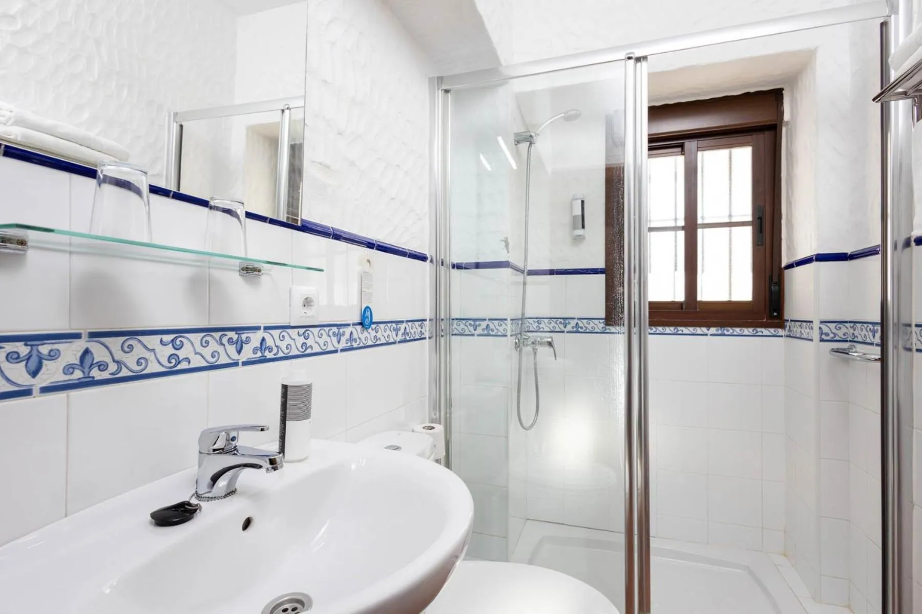 Bathroom in Tugasa Hotel y Apartamentos rurales La Posada