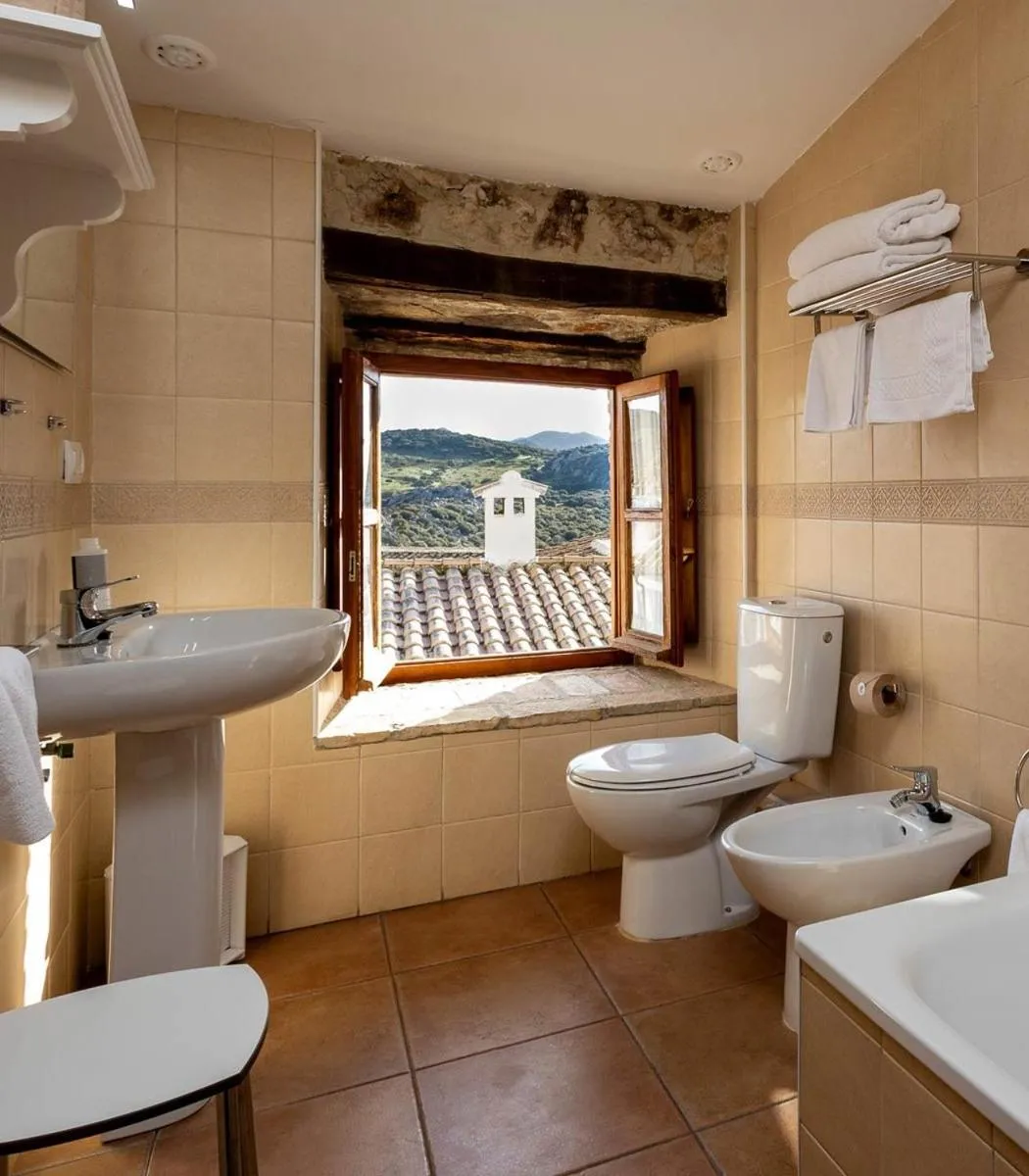 Bathroom in Tugasa Hotel y Apartamentos rurales La Posada