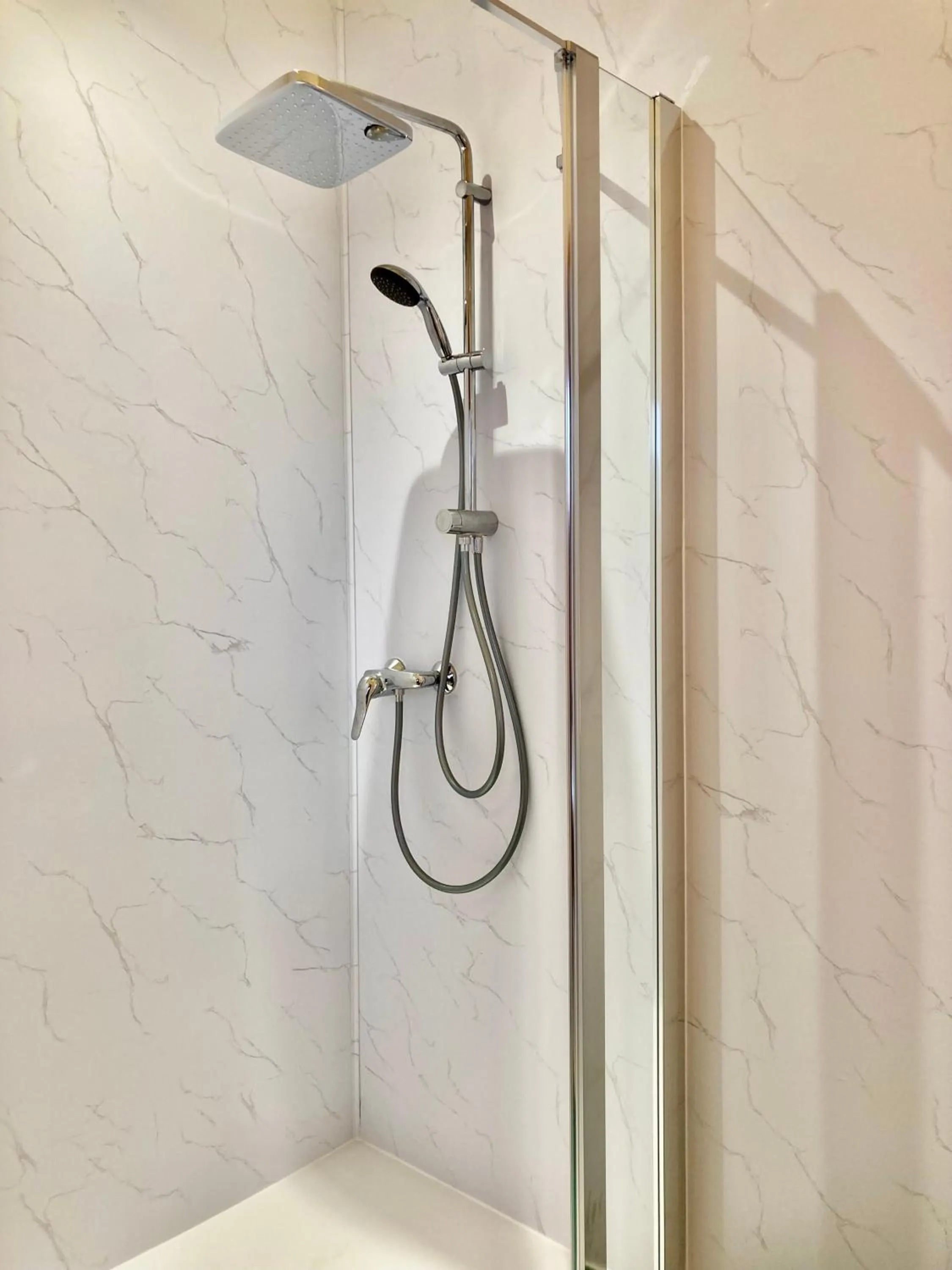 Shower in B&B-Les Balcons de Maragon